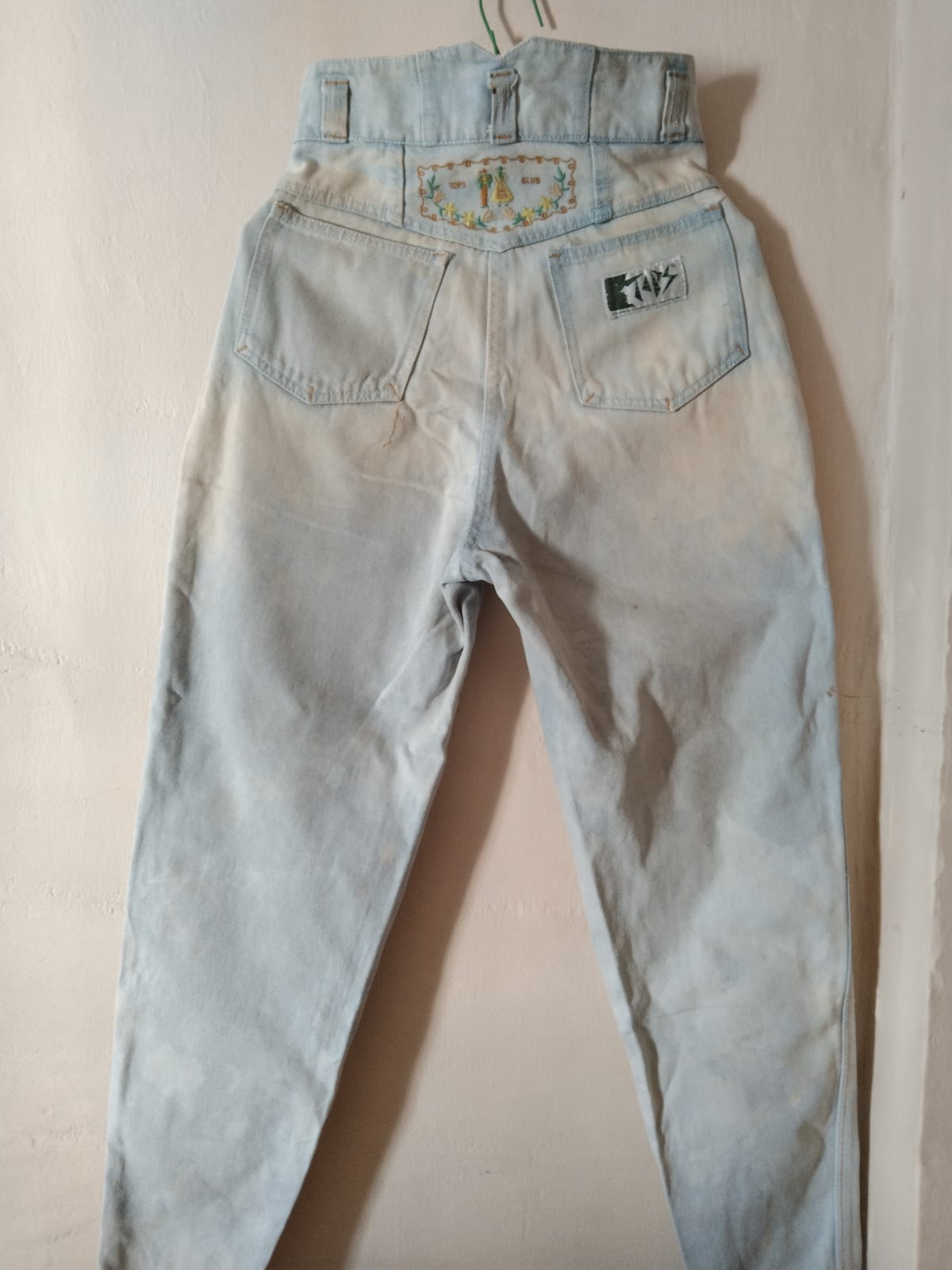 Retro Embroidered Light Wash Jeans