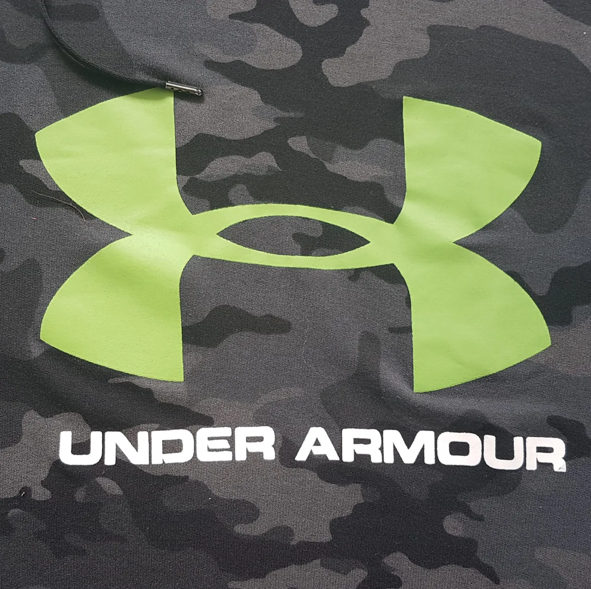 Under Armour Under Armour Hoody Pullover, Black Camo Sweater, Neon Green Logo Cosmopolitan, UA Hooded Jumper, Cool XL Outerwear, Sleek Designer Hoodie, Sporty Tracksuit, Warm Jacket, Timeless Appeal, Urban Style, Sophistication, Travel Essentials - Photo 3