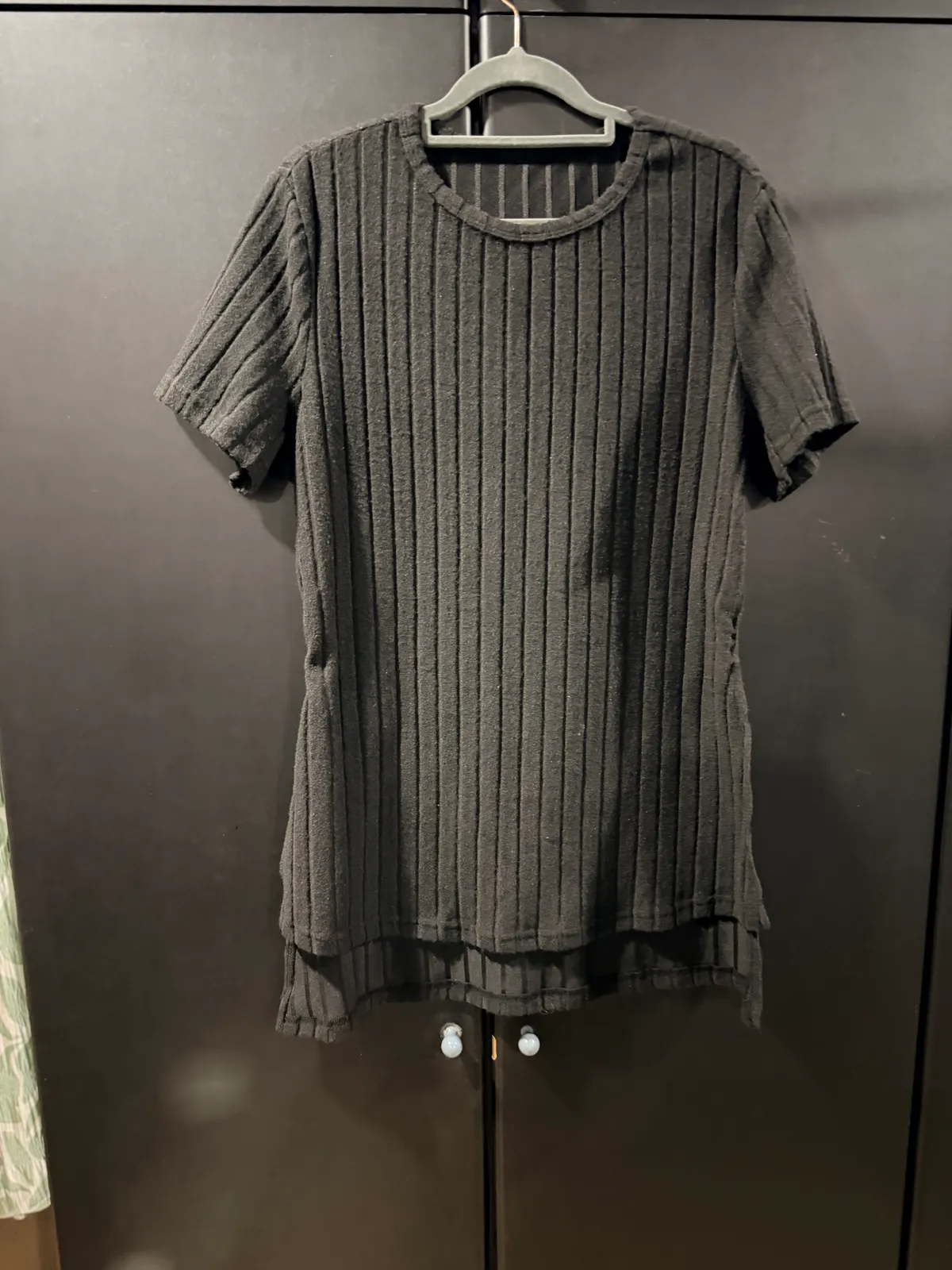 Chic Black Ribbed Tunic