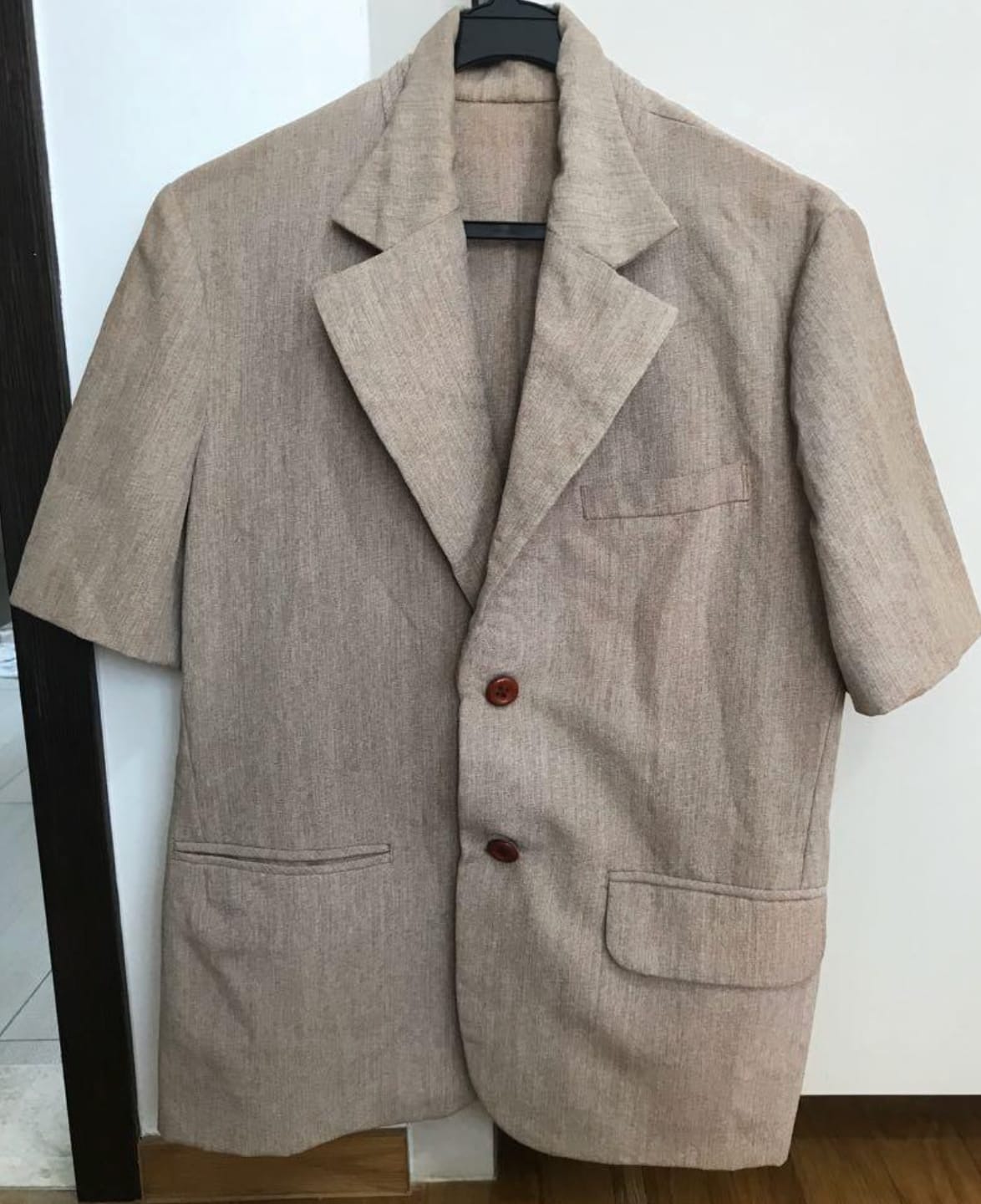 Stylish Beige Short-Sleeve Blazer