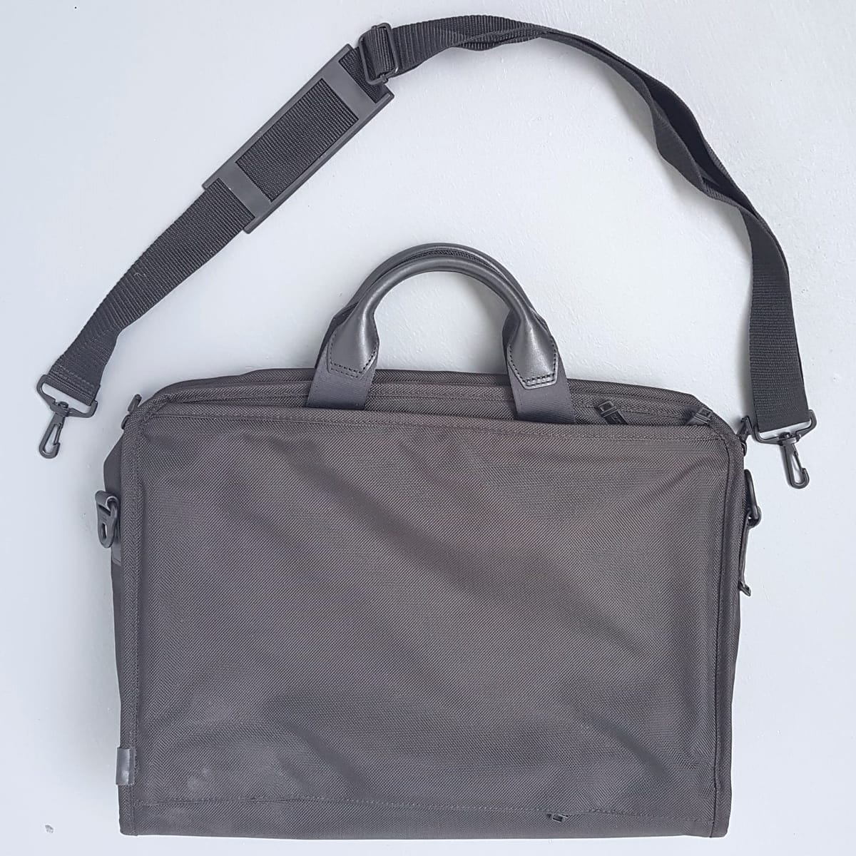 TUMI Original TUMI Briefcase, with Sling, Cosmopolitan, Sleek CHUA Model, Alpha 3 Expandable Organizer, Continental, Gen 4.3 Ballistic Compact Large 17.5” Laptop Briefcase, Luxury Business Bag, Attache Case, Timeless Appeal, Urban Style, RETAIL >$800 - Photo 2