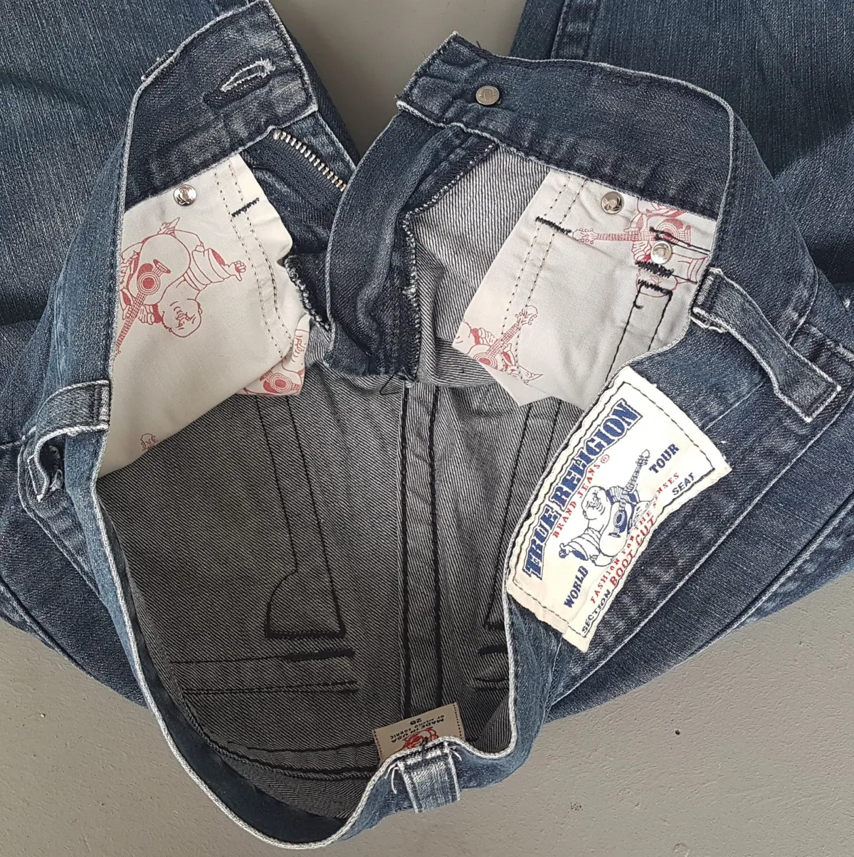 True Religion Vintage True Religion Denim Jeans, Retro Laughing Buddha Denim Shorts, Made in USA, Original World Tour Model, Cool Size 28 Bottoms, Cosmopolitan, Sleek Designer Wear, Sophistication, Timeless Appeal, Pop Culture, Hip Hop, Rock Star, Cult Street Fashion - Photo 2