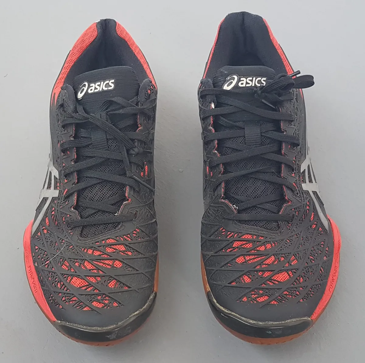 Original Asics Court Control FF Sneakers, JAPAN, Cosmopolitan, EUR 44.5, US 10.5, UK 9.5, Fiery Red & Black Shoes, Silver Accents, Sophistication, FLYTE Foam Midsole, Lightweight Cushioning, Urban Style, Pop Culture, Badminton, Squash, Volleyball