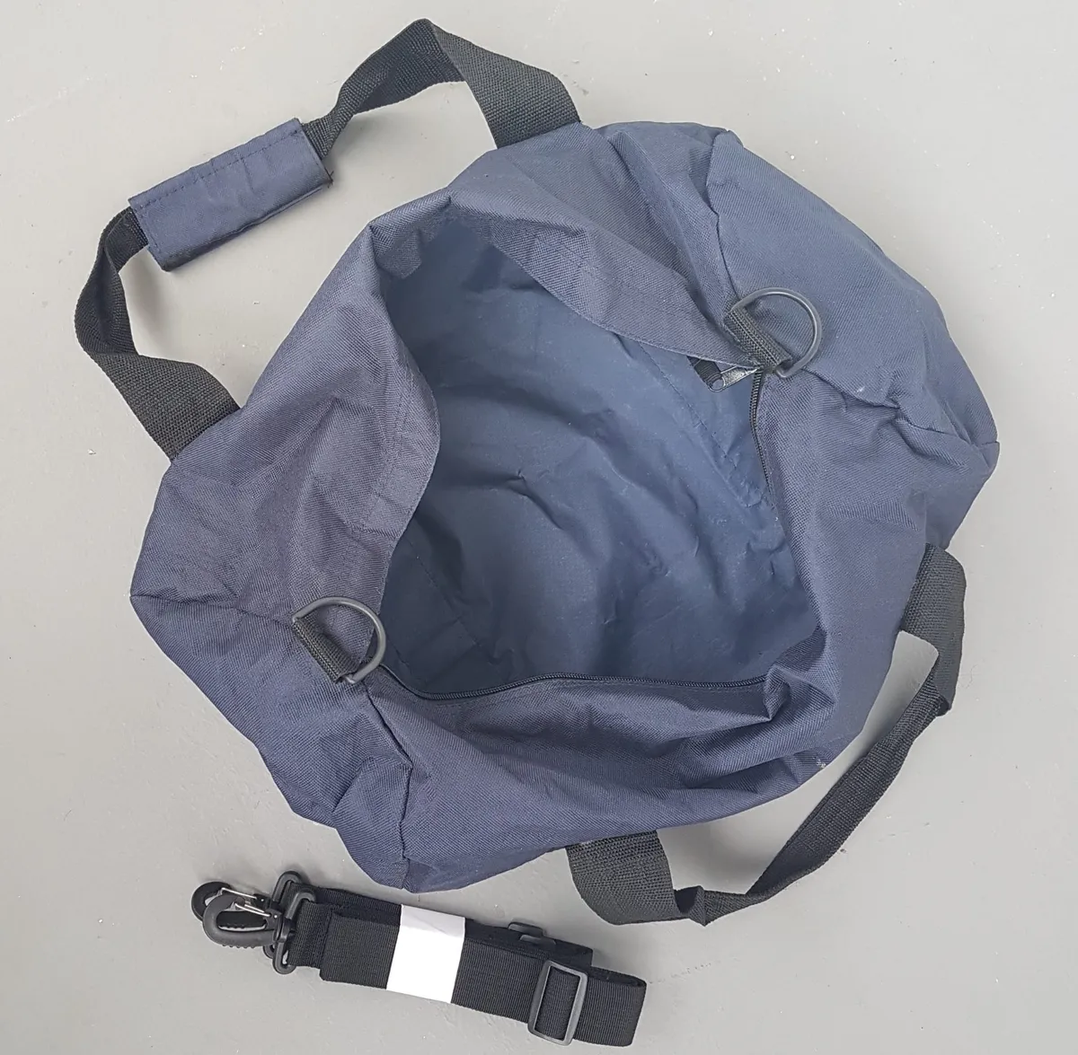 LA GEAR Original LA GEAR Duffel Bag, Cool Navy Blue Canvas Carrier, Cosmopolitan, Matching Black Handle & Detachable Sling, Sporty, Timeless Appeal, Urban Style, Outdoor, Gym, Workout, Travel Pack, Sophistication, Streetwise, Active Lifestyle, Cult Street Fashion - Photo 5