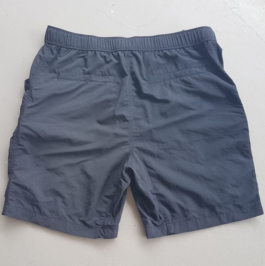 UNIQLO Tactical Black Shorts (XL) - Chill & Sleek Vibes - Photo 2
