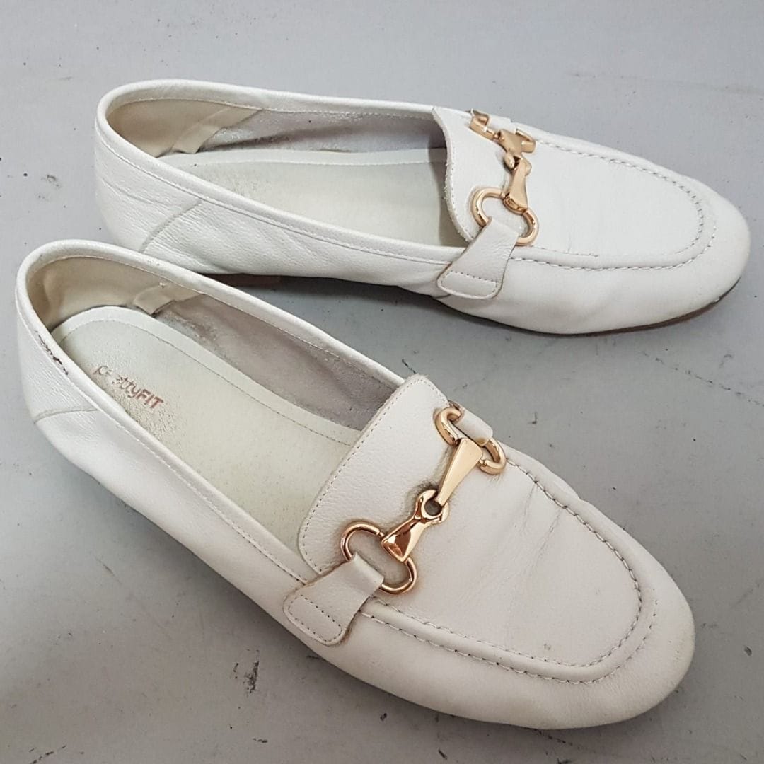 Timeless Off-White Leather Loafers (Size 40)