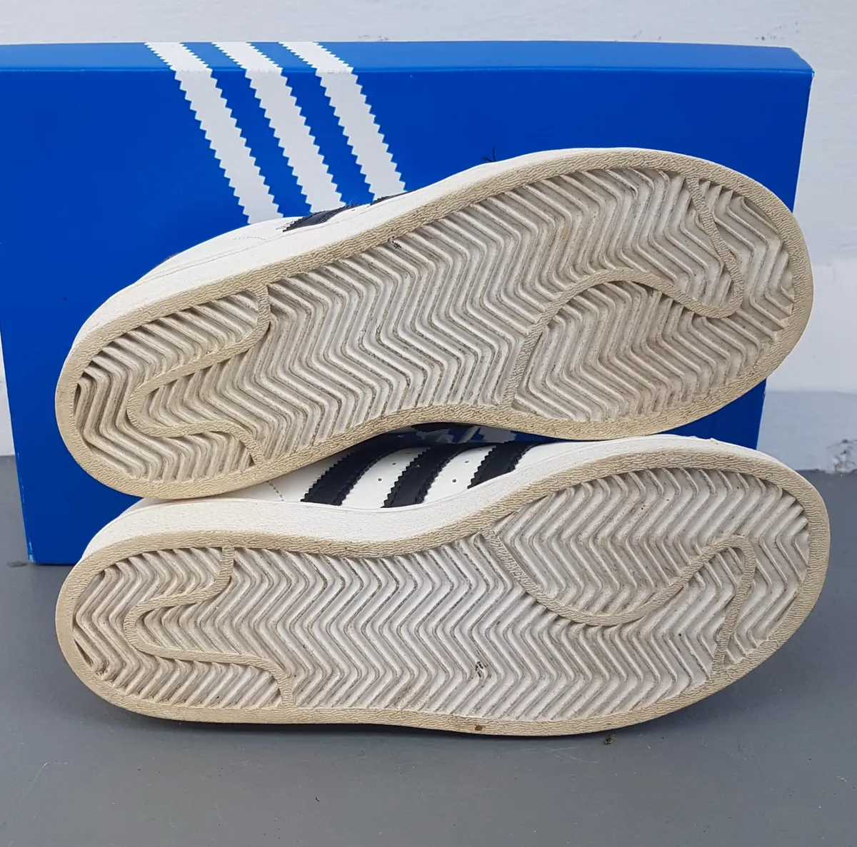 Adidas Original Adidas Superstar Sneakers, Black & White Leather Shoes, Cosmopolitan, US 3, UK 2.5, EUR 35, Signature White Shell Toe, Sophistication, Streetwise, Pop Culture, Hip Hop, Rock Star, Roadster, Cult Street Fashion, Timeless Appeal, Everyday Shoes - Photo 5