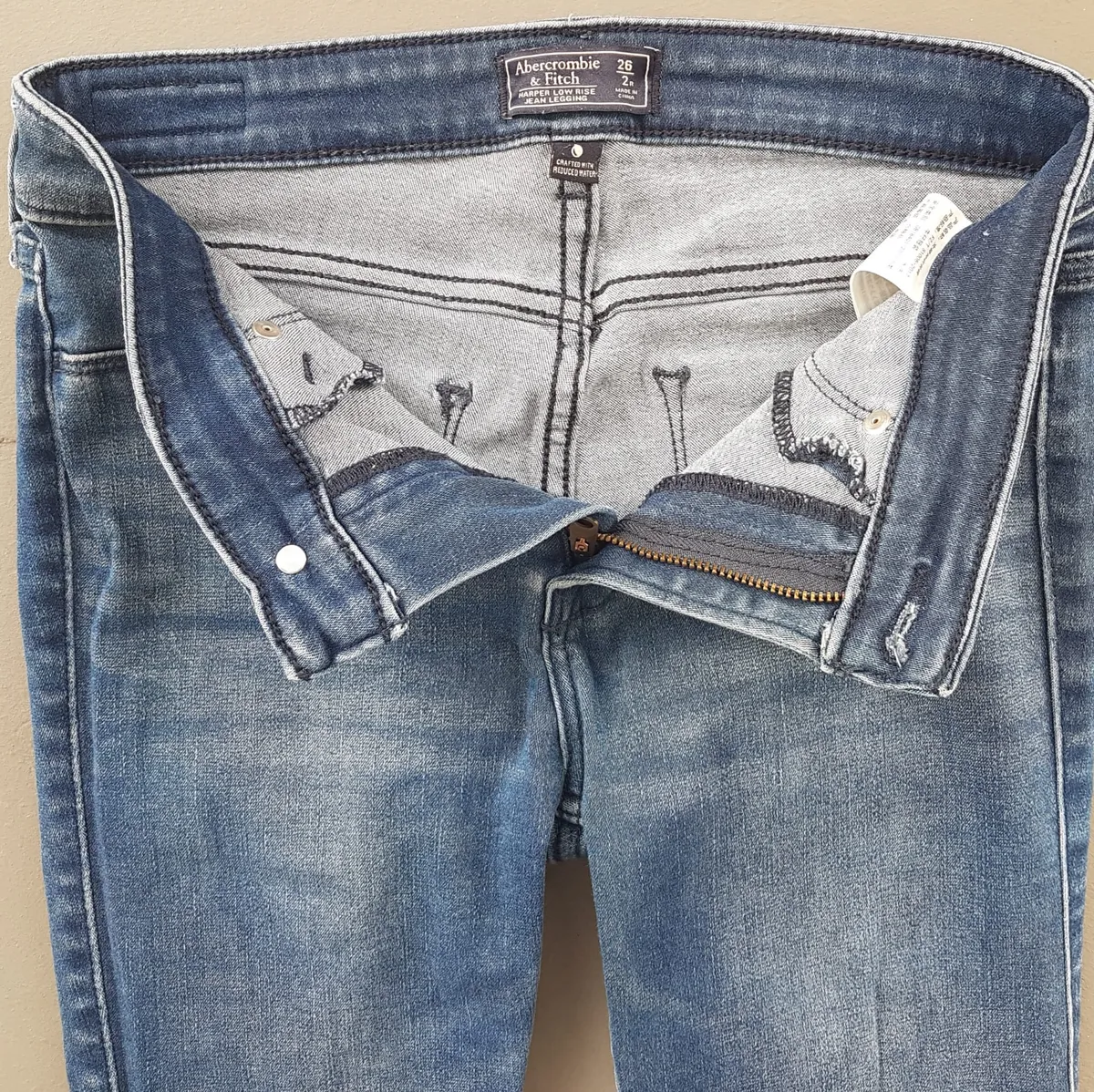 Abercrombie & Fitch Abercrombie & Fitch Denim Jeans, Harper Low Rise Jean Legging, Cosmopolitan, Cool Stretchable Sexy Bottoms, Size 26, Original AF Skinny Model, Bootcut Jeans, Sophistication, Streetwise, Pop Culture, Hip Hop, Rock Star, Timeless Classic, Urban Style - Photo 6