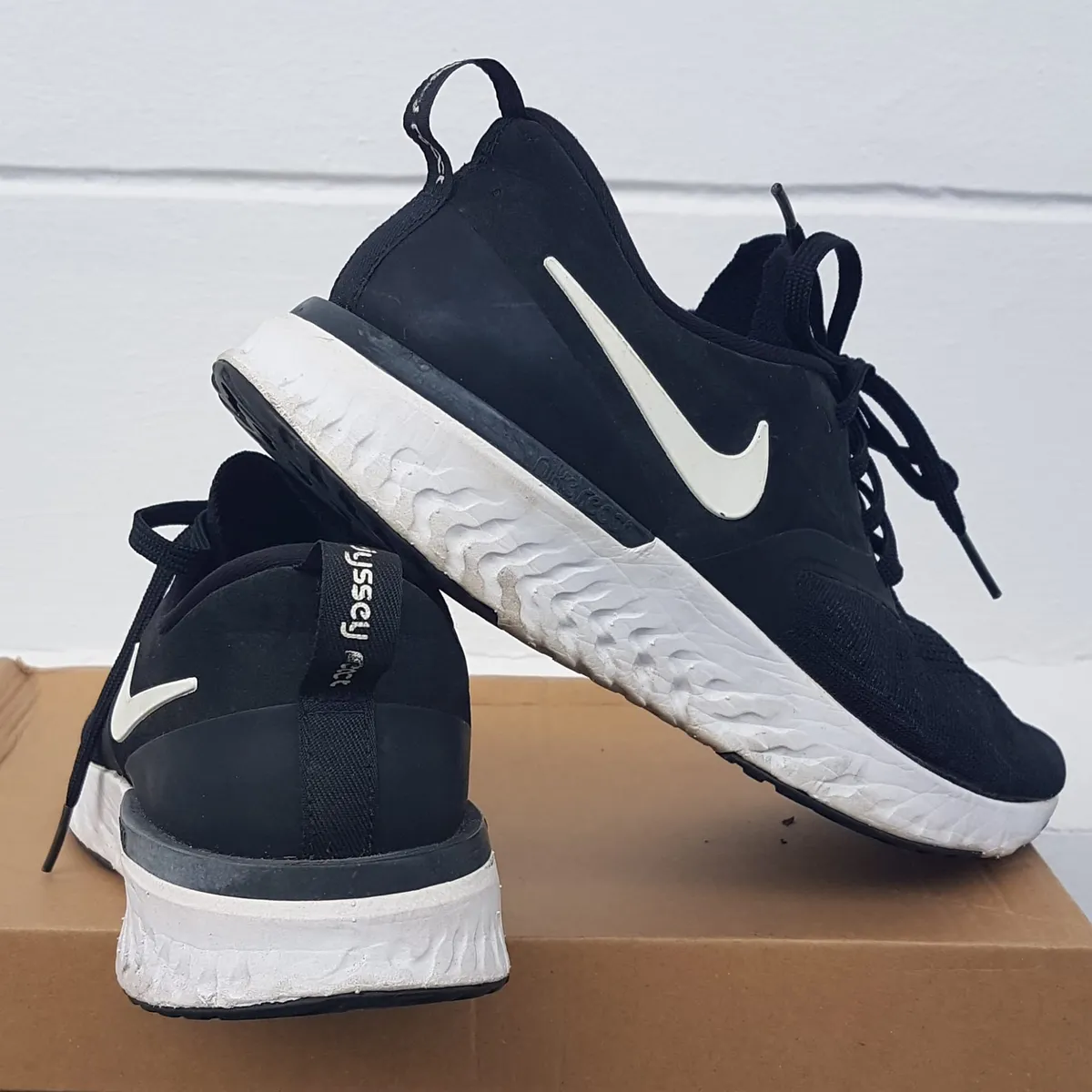 Adidas Original NIKE Black Running Shoes, Nike Odyssey REACT 2 FLYKNIT Sneakers, US 7, UK 5, EU 38, CM 24.5, White Swoosh Logo, Cosmopolitan, Urban Style, Pop Culture, Sophistication, Streetwise, Roadster, Active Lifestyle, Everyday Shoes, Cult Street Fashion - Photo 2