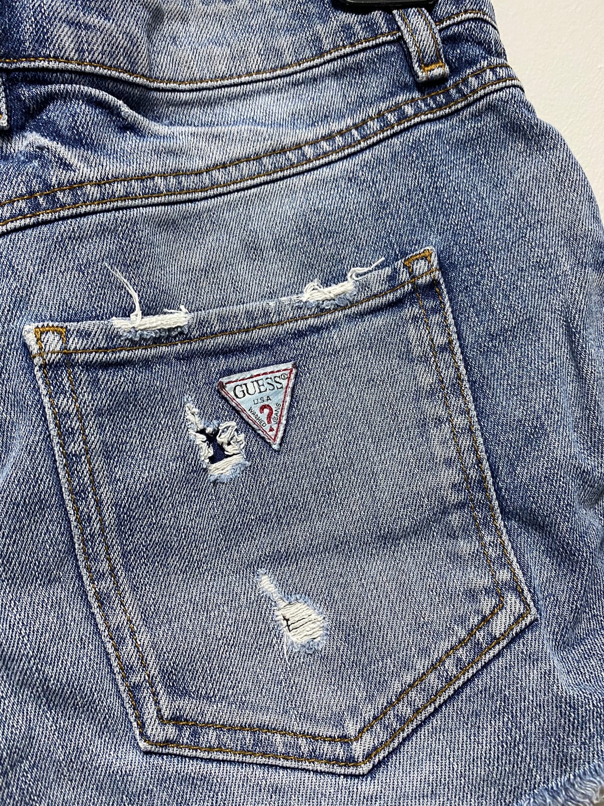 Guess GUESS Denim Shorts With Frayed Hems And Button Detail (28) - Photo 5