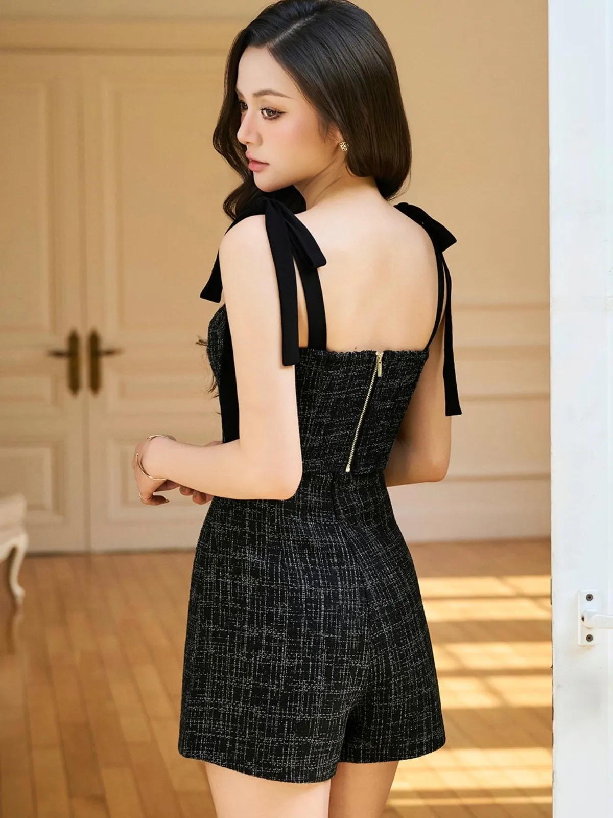 Chello CHELLO Leonor High Waist Shorts in Black - Photo 5