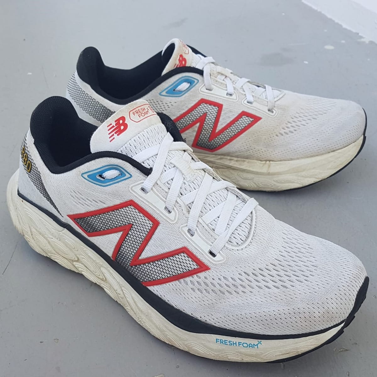 New Balance Original New Balance Running Shoes, Fresh Foam X 880 Model, NB Designer Sneakers, US 10, UK 9.5, EUR 44, CM 28, Cosmopolitan, Roadster, Sleek White, Neo Flame & Black Design, Streetwise, Trainer, Sophistication, Urban Style, Pop Culture, Cult Street Fashion - Photo 3