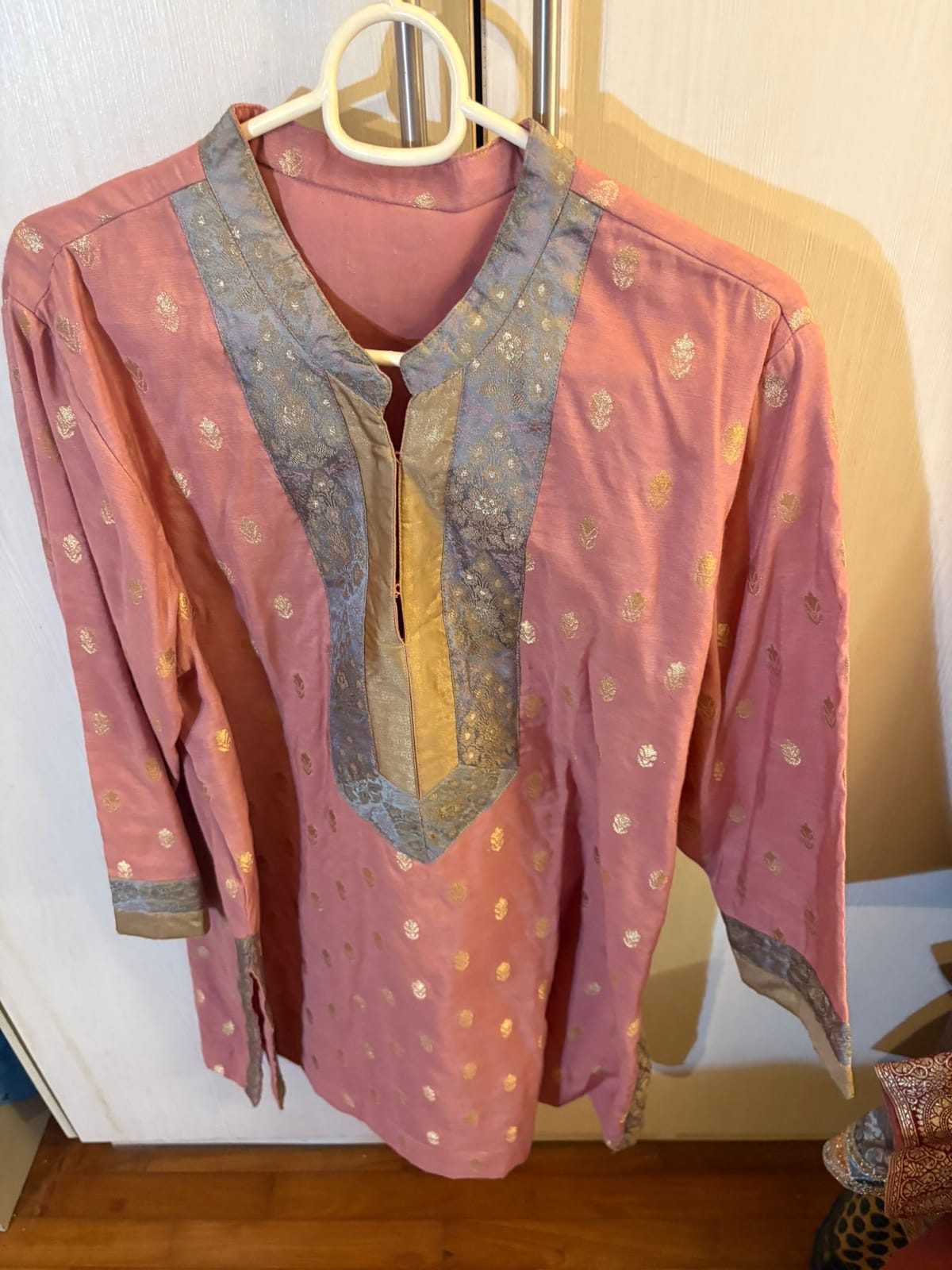 Elegant Pink Kurta with Gold Detailing