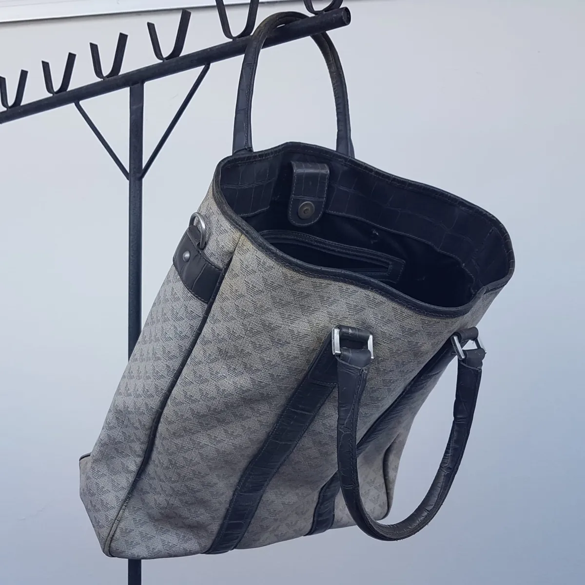 Armani Retro Emporio Armani Tote Bag, Made in ITALY, Armani Monogram, Cool Gray Handbag, Chic Messenger, Luxury Living, Shoulder Sling, Cosmopolitan, Duffel, Spacious Carrier, Urban Style, Haute Couture, Designer Hand Carry, Everyday Bag - Photo 6