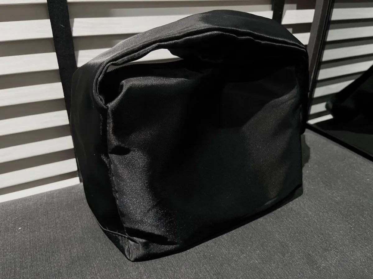 Black Bag - Photo 2