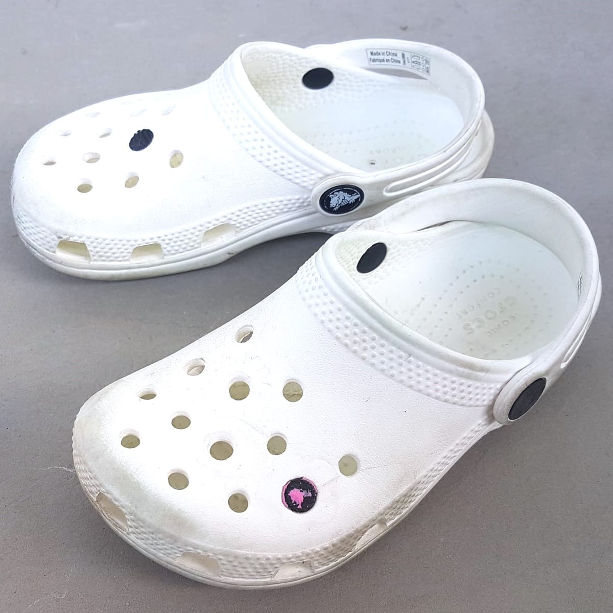 CROCS Original CROCS Clogs, Creamy White Model, Cosmopolitan, Children Size 11, Classic Crocs Clogs Sandals, Unique Designer Shoes, Sliders, Slip-on, Fun Footwear, Urban Style, Timeless Appeal, Cult Street Fashion, Pop Culture, Everyday Shoes - Photo 4