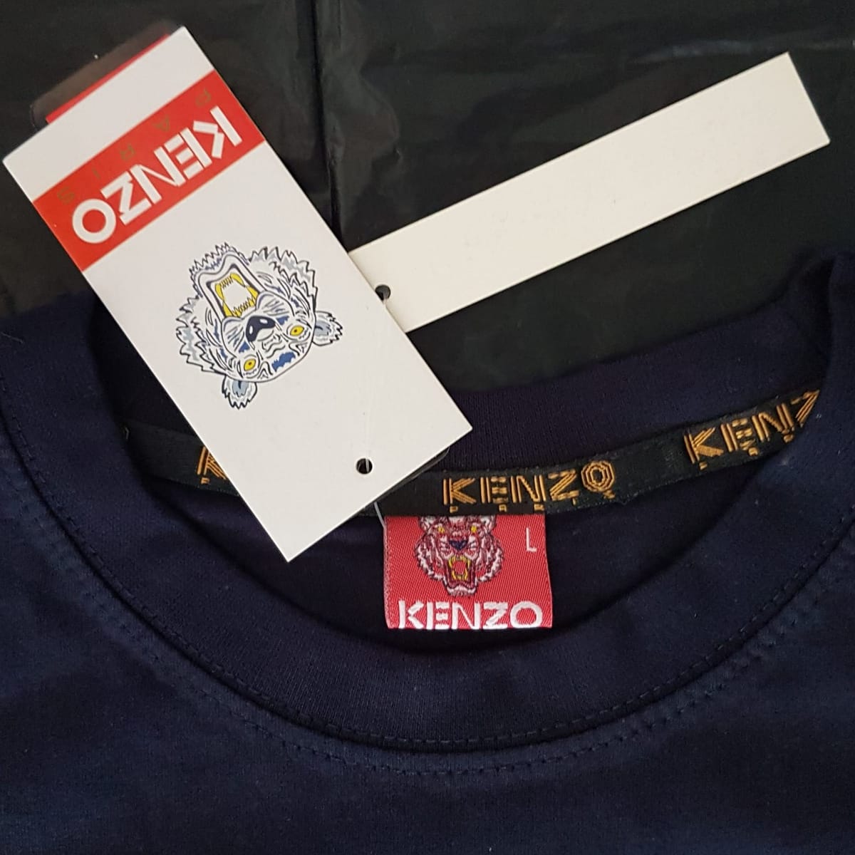 kenzo  Retro KENZO Designer T-Shirt, Cool Dark Blue Top, Size LARGE, Cosmopolitan, TIGER Graphic Top, Art décor TIGER Tee, Sleek Fashion Wear, Streetwise, Sophistication, Timeless Appeal, Pop Culture, Luxury Living, Urban Style, Hip Hop, Rock Star - Photo 3