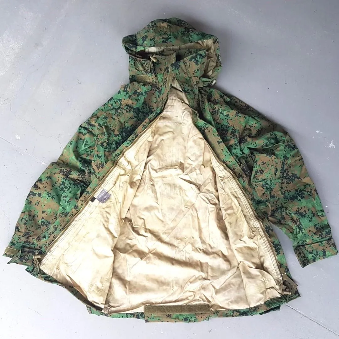 CAMO Retro Camouflage Raincoat with Drawstring Bag, LARGE, Hoody Rain Jacket, Waterproof CAMO Coat, Outerwear, Gore-Tex Jacket, Double Security, Zipper & Velcro Front, Back with Luminous strap, Adventure Gear, Hiking, Trekking - Photo 7