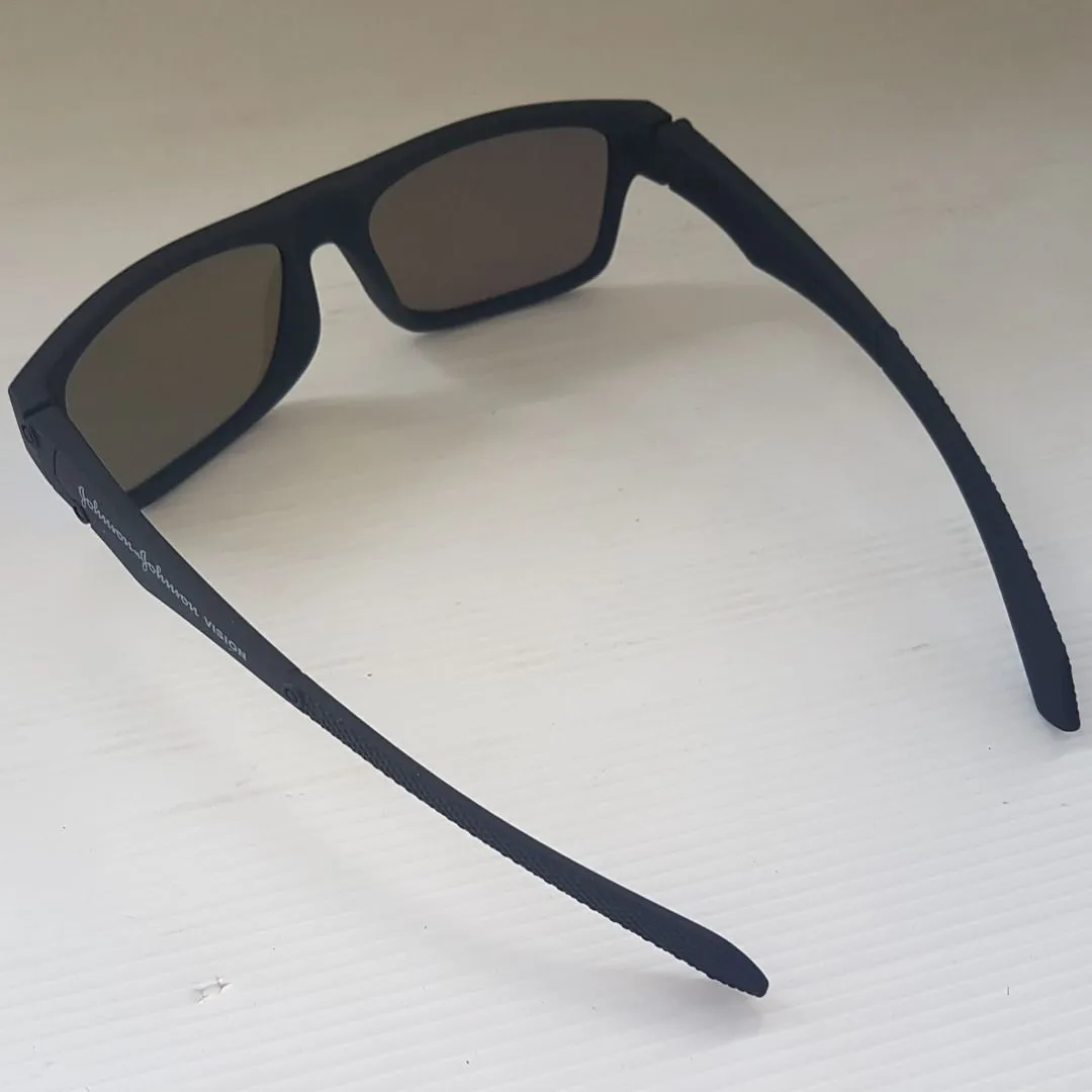Johnson & Johnson Johnson & Johnson Vision Sunglasses, Polarized Blue Mirrored Lenses, UV Protection, Cosmopolitan, Sunshades, Sleek Designer Shades, Professional Eyewear, Safety Glasses, Cool Looking Goggles, Sophistication, Streetwise, Pop Culture, Everyday Fashion - Photo 3