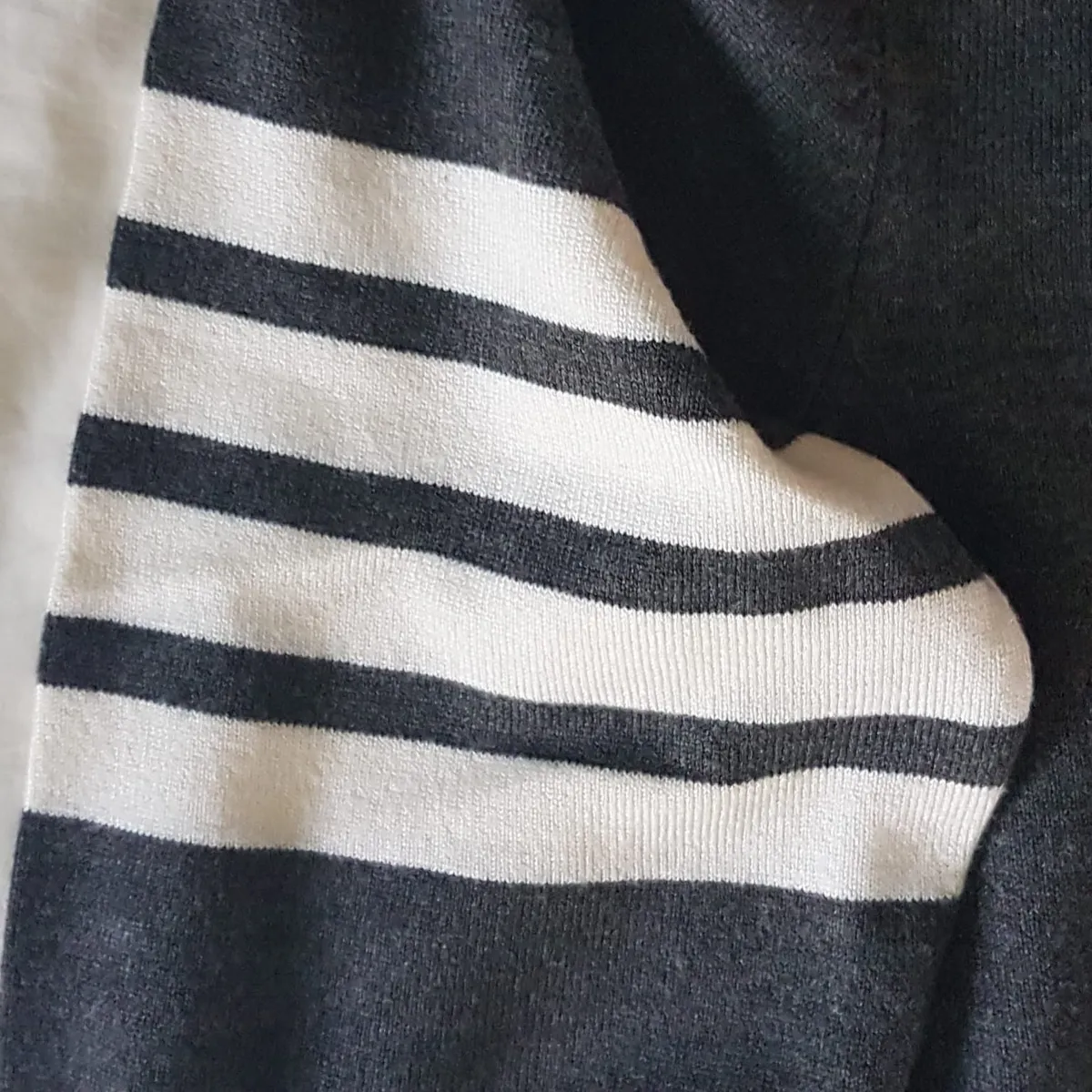 Thom Browne Thom Browne New York Cashmere Jumper, Dark Gray Sweater, Made in JAPAN, Signature 4-Bar White Stripes, Red, White & Red Loop Tab, Luxury Living, Cosmopolitan, Cool Pullover, Timeless Appeal, Urban Style, Sophistication, Travel Essentials, Pop Culture - Photo 9