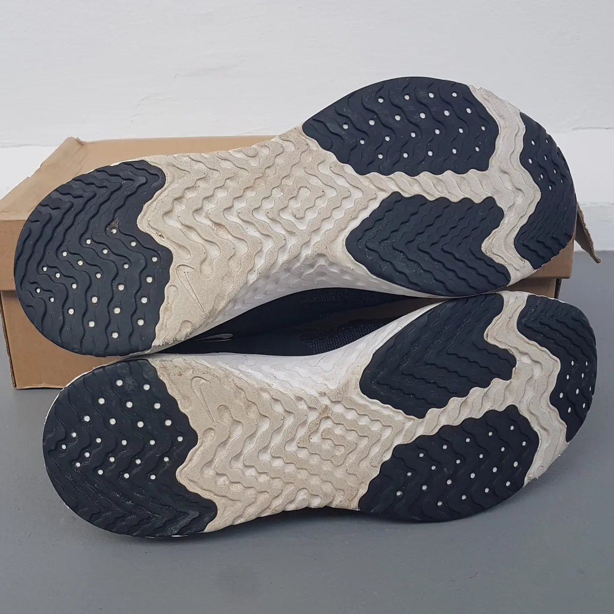 Adidas Original NIKE Black Running Shoes, Nike Odyssey REACT 2 FLYKNIT Sneakers, US 7, UK 5, EU 38, CM 24.5, White Swoosh Logo, Cosmopolitan, Urban Style, Pop Culture, Sophistication, Streetwise, Roadster, Active Lifestyle, Everyday Shoes, Cult Street Fashion - Photo 3