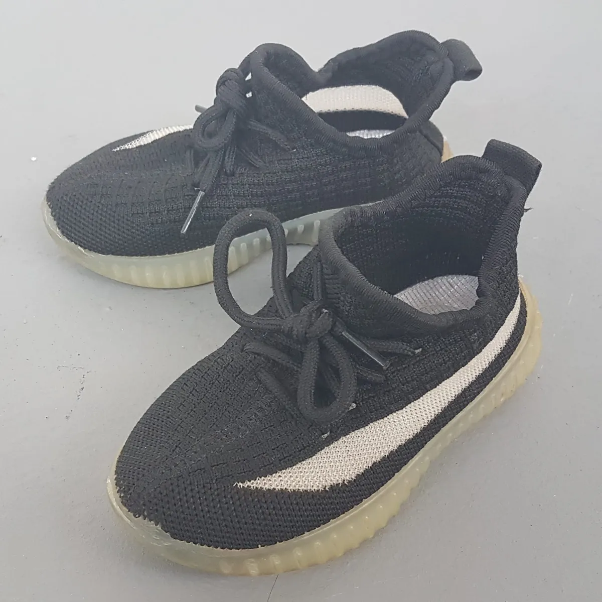 Adidas Kid’s Designer Shoes, YEEZY Boost 350 V2 Sneakers, Size EU 25, 2 to 3 Years Old, Cosmopolitan, Black Prime Knit, Cream Side Stripe, Toddler Walking Shoes, Pop Culture, Sophistication, Streetwise, Everyday Fashion - Photo 8
