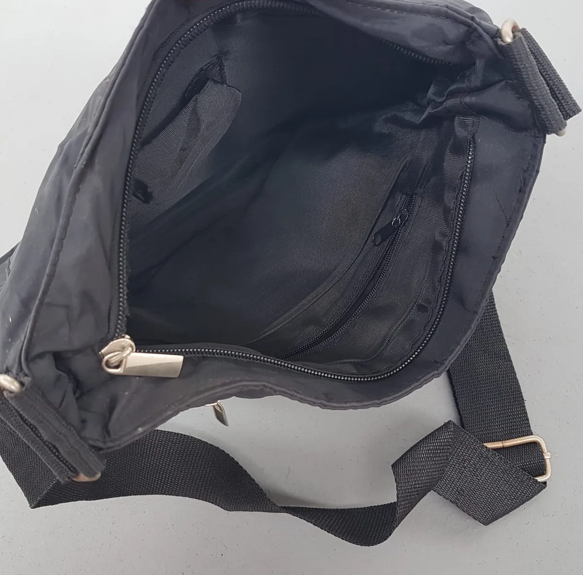 Poccilini, ITALY Exquisite POCCILINI Tote Bag, ITALY, Cool Cross-Body, Minimalist, Simple Black Handbag, Elegant Messenger, Luxury Living, Shoulder Sling, Cosmopolitan, Duffel, Urban Style, Haute Couture, Designer Hand Carry, Sophistication, Streetwise, Everyday Bag, - Photo 6