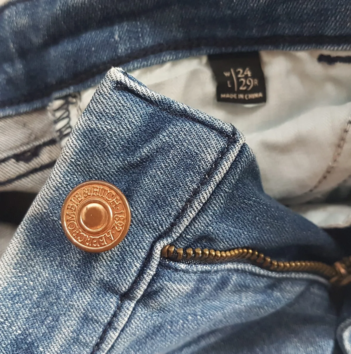 Abercrombie Original Abercrombie & Fitch Denim Jeans, Signature Collection, W24, L29, High Rise Super Skinny Jeans, Cosmopolitan, Cool Stretchable Bottoms, AF Bootcut Model, Sophistication, Streetwise, Pop Culture, Hip Hop, Rock Star, Timeless Classic, Urban Style - Photo 3