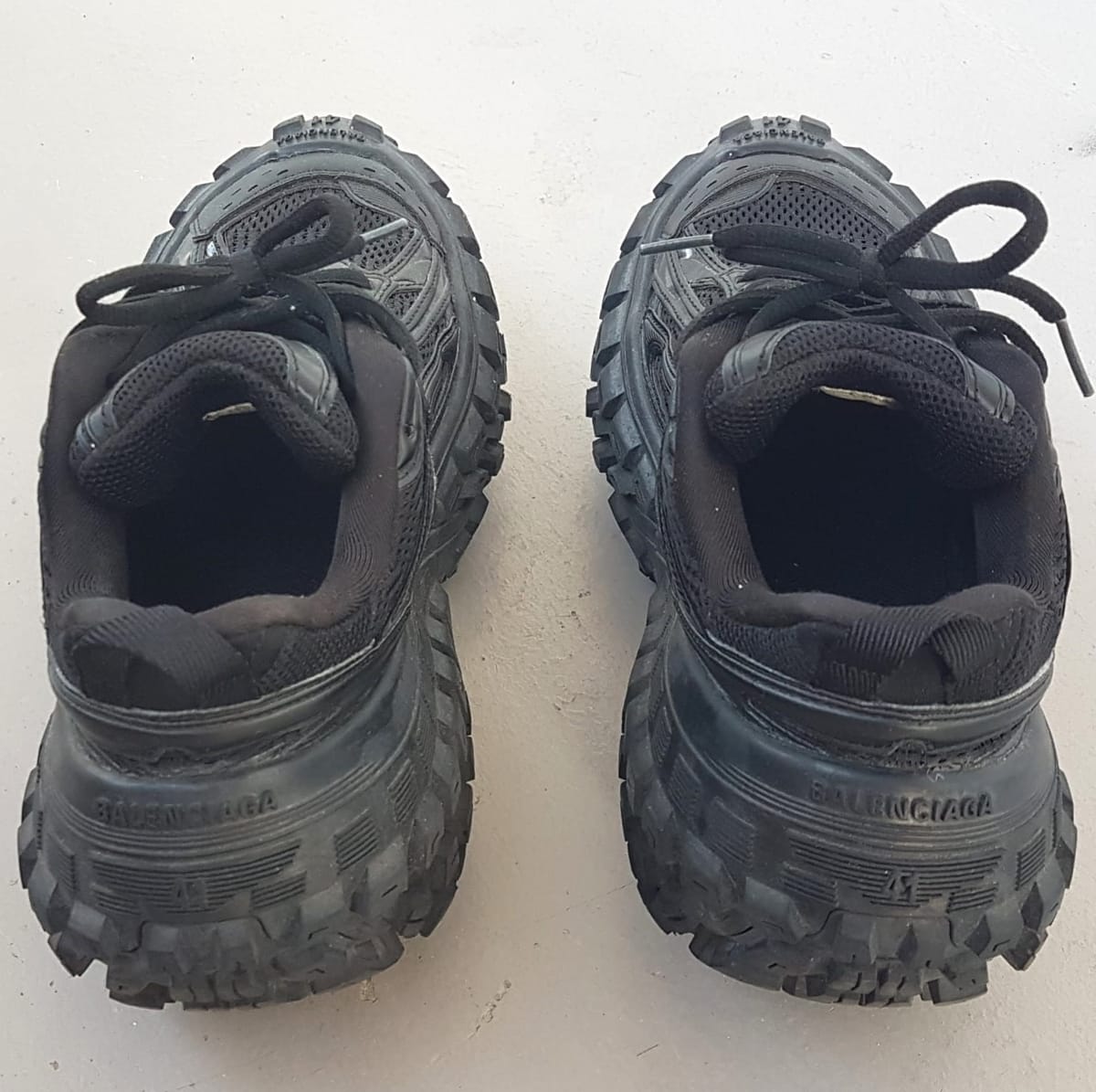 Balenciaga Rare Balenciaga Defender Shoes, Bouncer Black Mesh Sneakers, Size EU 41, US 8, UK 7, Ivory Glow Model, Cosmopolitan, Cool Black Trainers, Sleek Designer Fashion, Eye-Catching, Streetwise, Sophistication, Roadster, Pop Culture, Luxury Living, Urban Style - Photo 10