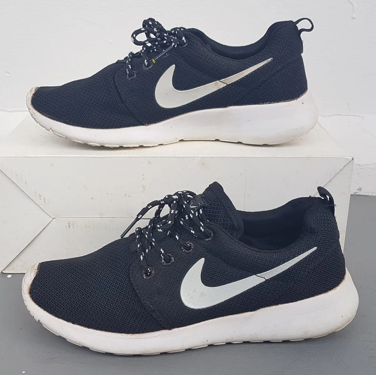 Nike Original NIKE Running Shoes, Roshe One Model, US 7, UK 6, EUR 39, CM 25, Cool Black & White Sneakers, Cosmopolitan, Sleek Patterned Laces, Timeless Appeal, Sophistication, Streetwise, Pop Culture, Hip Hop, Rock Star, Cult Street Fashion, Roadster