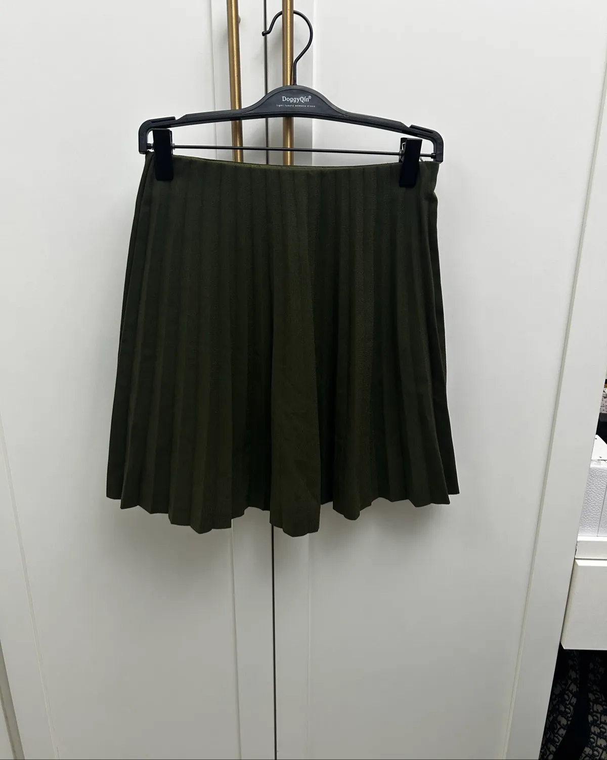 Love, Bonito Love, bonito green pleated skirt