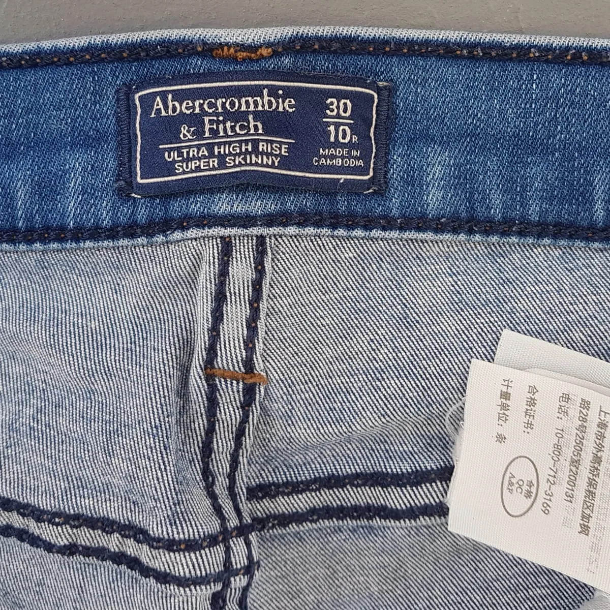 Abercrombie & Fitch Original Abercrombie & Fitch Denim Jeans, Ultra High Rise Super Skinny Jeans, Cosmopolitan, Size 30, Signature, Cool Stretchable Bottoms, AF Bootcut Model, Sophistication, Streetwise, Pop Culture, Hip Hop, Rock Star, Timeless Classic, Urban Style - Photo 3