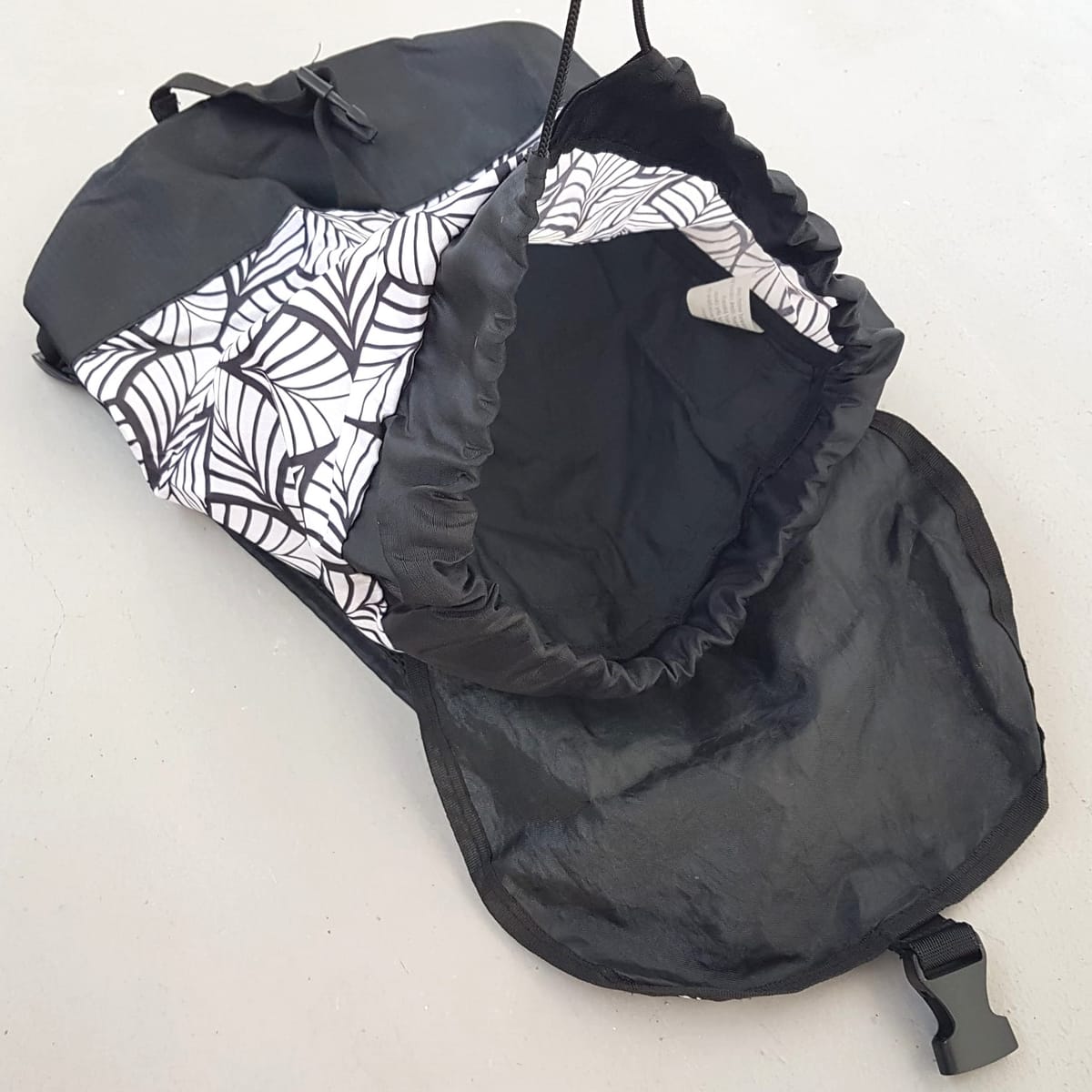 MILO Original MILO Backpack, Black & White Rucksack, Cool Nestle Milo Haversack, Cosmopolitan, Sleek Design, Travel Pack, Sophistication, Streetwise, Timeless Appeal, Pop Culture, Cult Street Fashion, Milo Souvenir, Memento, for Hobbyist, Collector - Photo 3