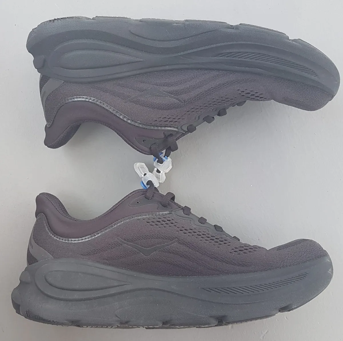HOKA Original HOKA Running Shoes, BONDI 9 Wide Model, Cool Triple Black Colorway Sneakers, RETAIL $269, Cosmopolitan, HOKA ONE ONE from France, US 9.2E, UK 8.5, EUR 42 2/3, JP 27, Timeless Appeal, Urban Style, Sophistication, Streetwise, Everyday Shoes - Photo 8