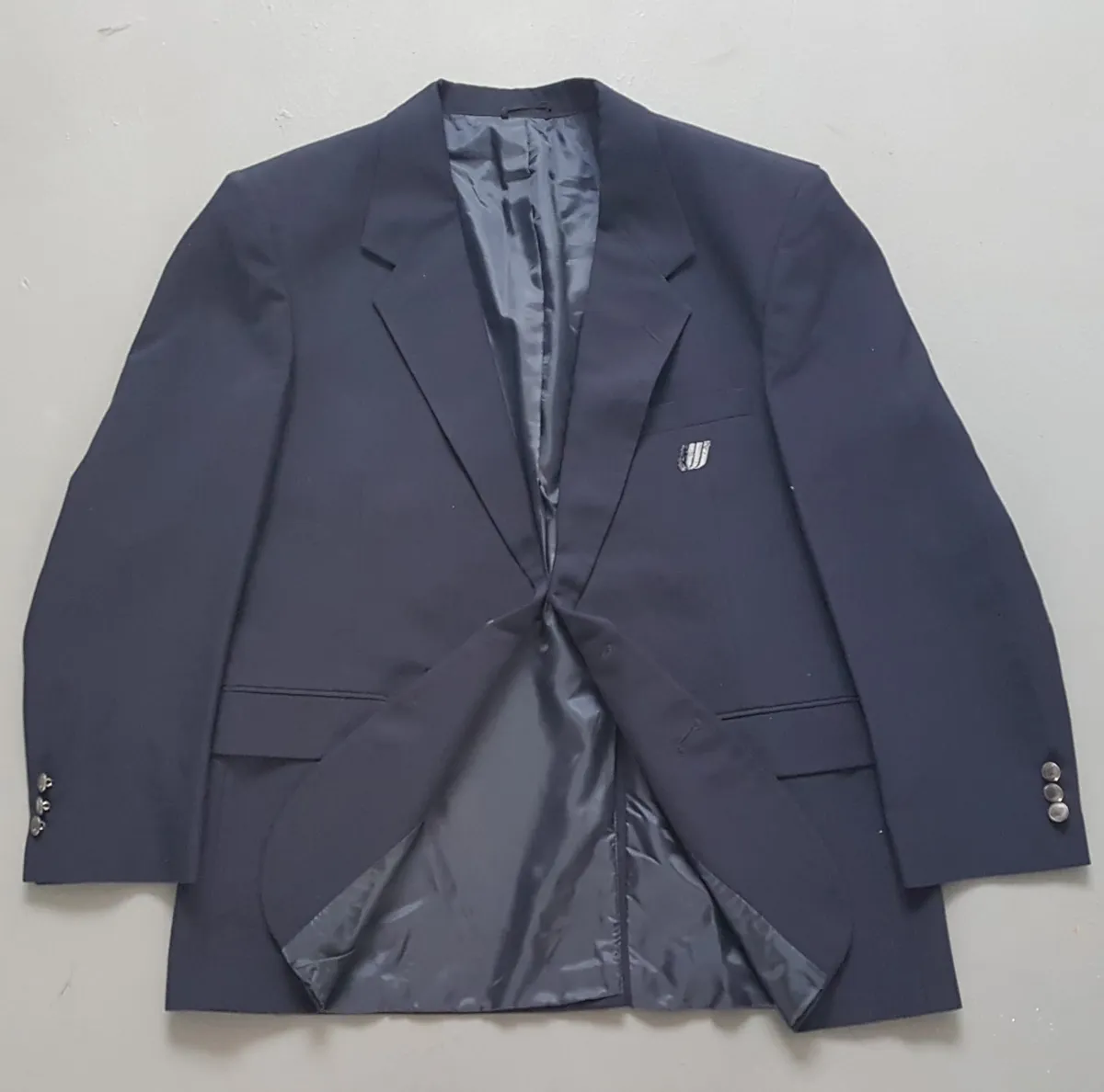 Vintage 1970’s United Airlines Uniform, Retro Flight Attendant Navy Blue Tuxedo, Single Breasted Suits, UA Tulip Logo Metallic Buttons, LARGE Padded Shoulder Coat, Two Front Buttons, Designer Blazer, Cosmopolitan, Topcoat, Overcoat, Timeless Classic