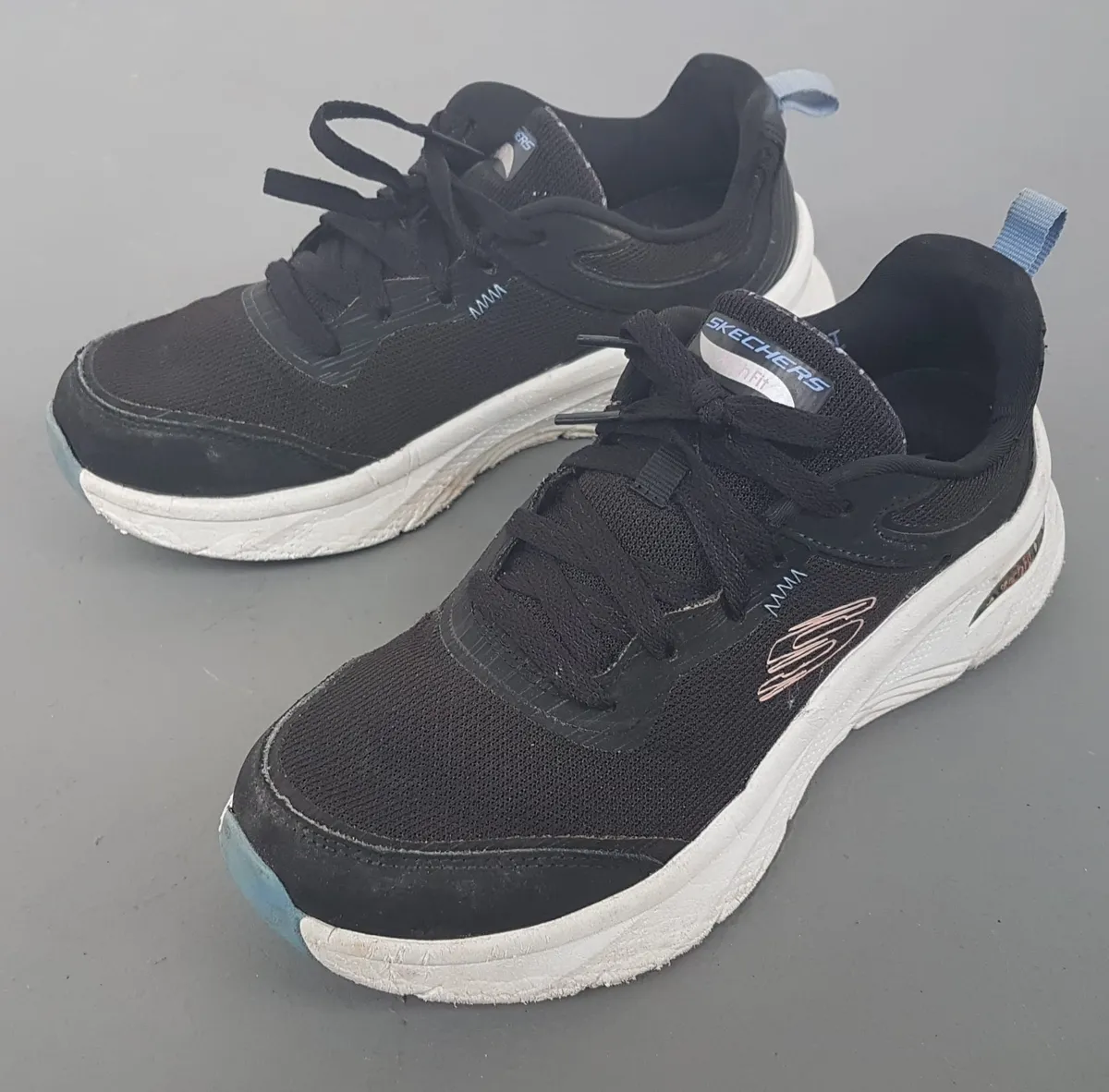 Skechers Original Skechers Arch Fit 2.0 Sneakers, D’LUX Model, Black Shoes, Chunky White Sole, US 7, UK 4, EUR 37, CM 24, Sophistication, Relaxed Fit, Podiatrist-Certified Arch Support, Well Ventilated Insole, Sports Trainer, Urban Style, Cult Street Fashion - Photo 7