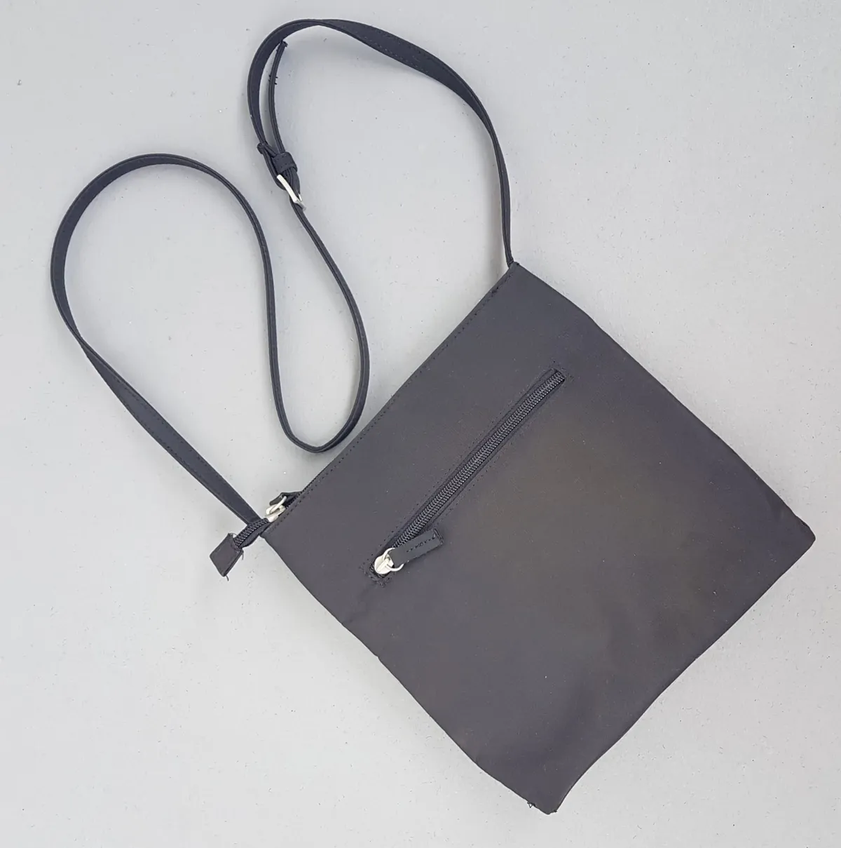 Poccilini, ITALY Original POCCILINI Tote Bag, ITALY, Cool Cross-Body, Minimalist, Simple Black Handbag, Elegant Messenger, Luxury Living, Shoulder Sling, Cosmopolitan, Duffel, Urban Style, Haute Couture, Designer Hand Carry, Sophistication, Streetwise, Everyday Bag - Photo 3