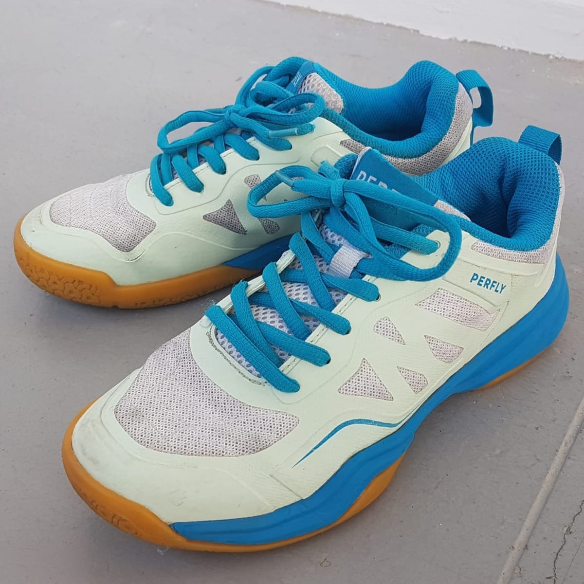 Decathlon Decathlon PERFLY BS 500 Badminton Shoes, Cool Jade, White & Sky Blue Model, US 4, UK 3, EUR 36, CM 22.5, Cosmopolitan, Roadster, Good Balance of Cushioning & Breathability, Streetwise, Sophistication, Urban Style, Pop Culture, Cult Street Fashion - Photo 5