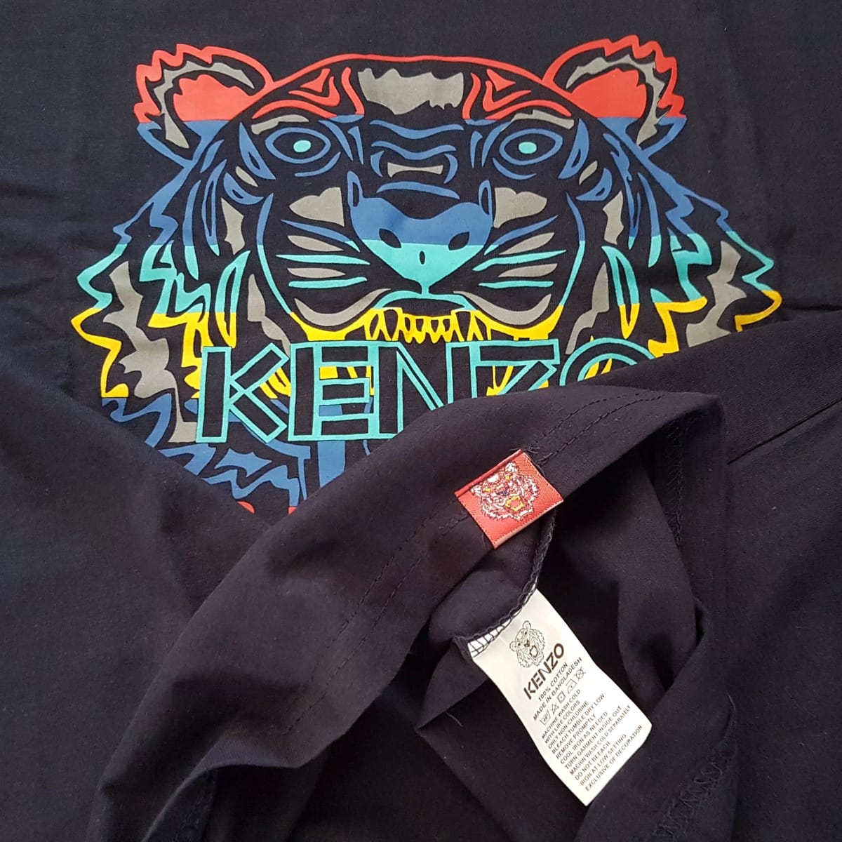 kenzo  Retro KENZO Designer T-Shirt, Cool Dark Blue Top, Size LARGE, Cosmopolitan, TIGER Graphic Top, Art décor TIGER Tee, Sleek Fashion Wear, Streetwise, Sophistication, Timeless Appeal, Pop Culture, Luxury Living, Urban Style, Hip Hop, Rock Star - Photo 2