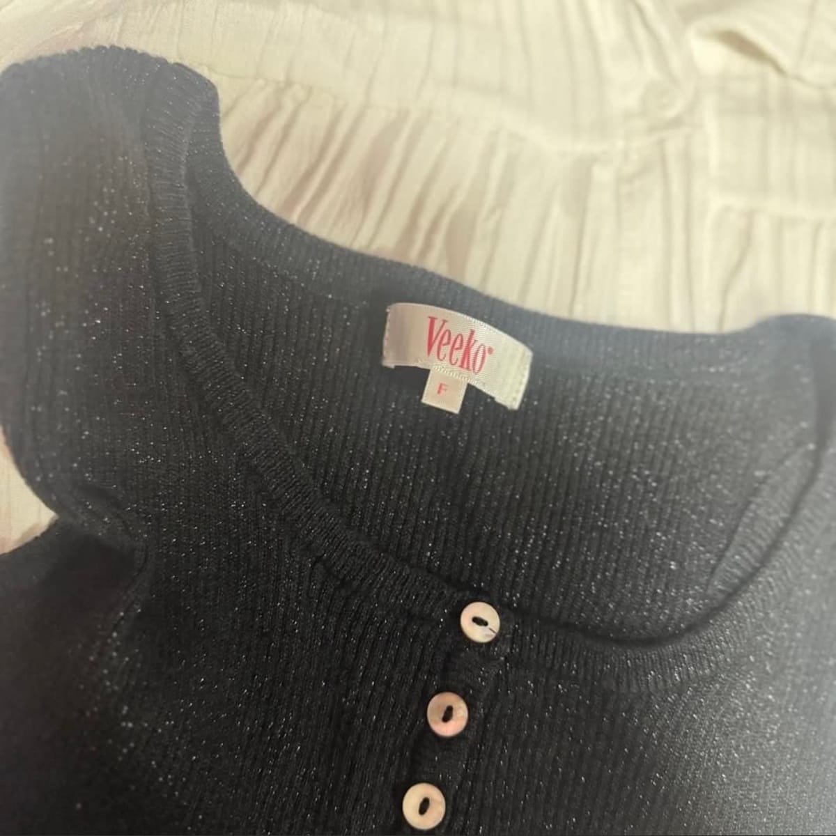 Veeko ✨ Y2K Glitter Black Button Tank Top ✨ - Photo 3