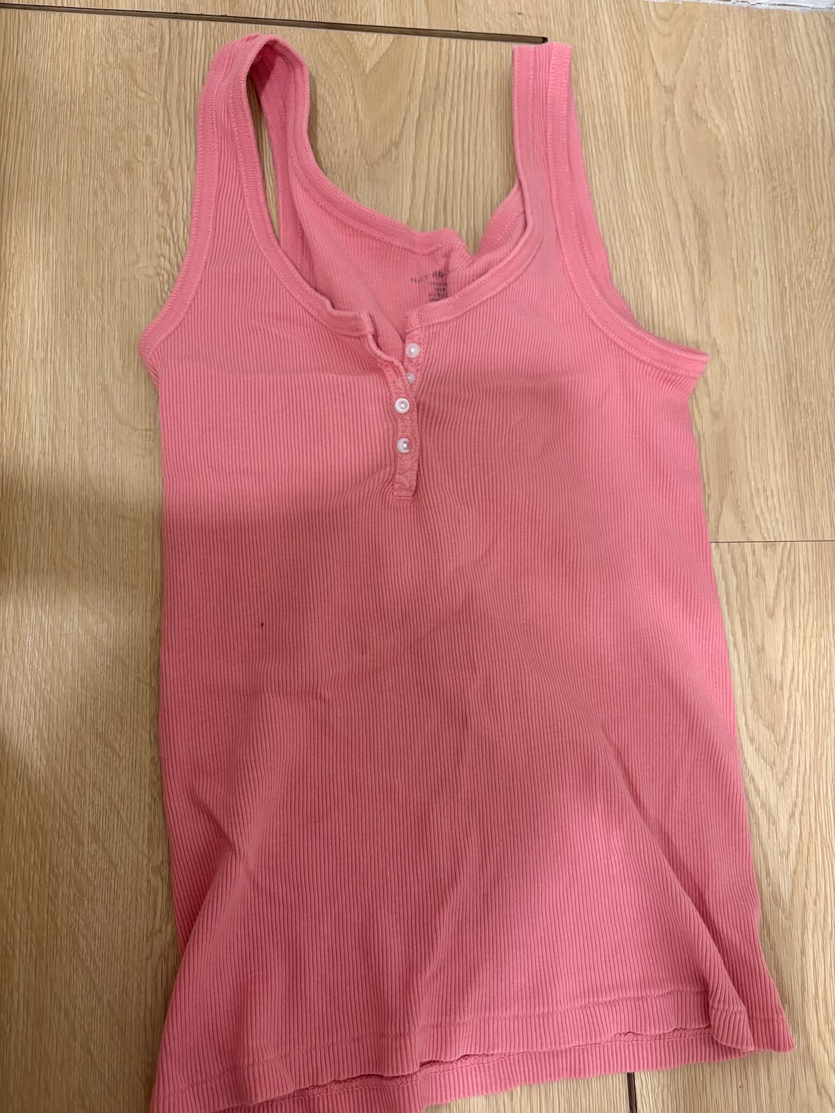 Brandy Melville Coral Ribbed Henley Tank 🌸