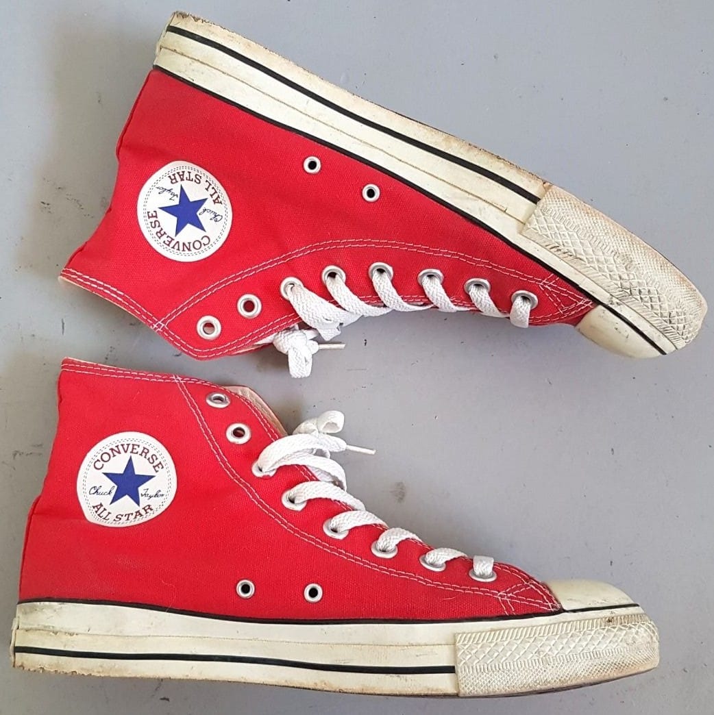 Original Converse All Star Sneakers, Cosmopolitan, Chuck Taylor RED Canvas Shoes, US 8, UK 7, EU 41, CM 26, Sleek Ankle Top Model, Urban Style, Sophistication, Pop Culture, Hip Hop, Rock Stars, Cult Street Fashion, Surf, Skate, Stunt, Streetwise
