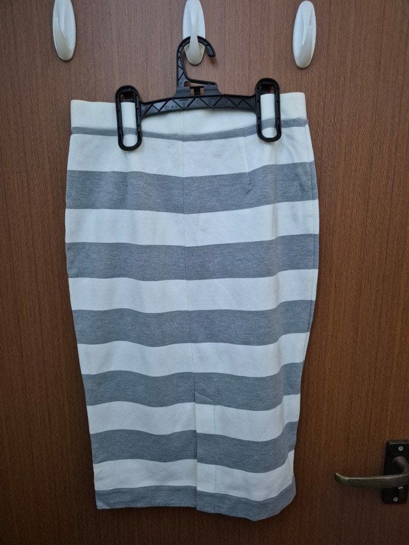 Uniqlo Uniqlo White & Grey Striped Pencil Skirt (Size S) - Photo 2
