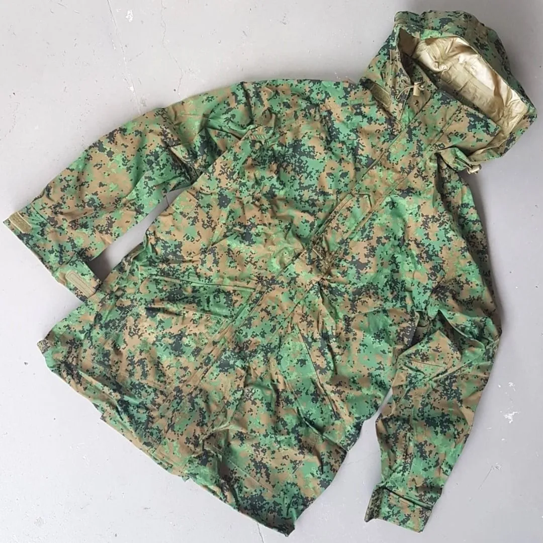 CAMO Retro Camouflage Raincoat with Drawstring Bag, LARGE, Hoody Rain Jacket, Waterproof CAMO Coat, Outerwear, Gore-Tex Jacket, Double Security, Zipper & Velcro Front, Back with Luminous strap, Adventure Gear, Hiking, Trekking - Photo 2