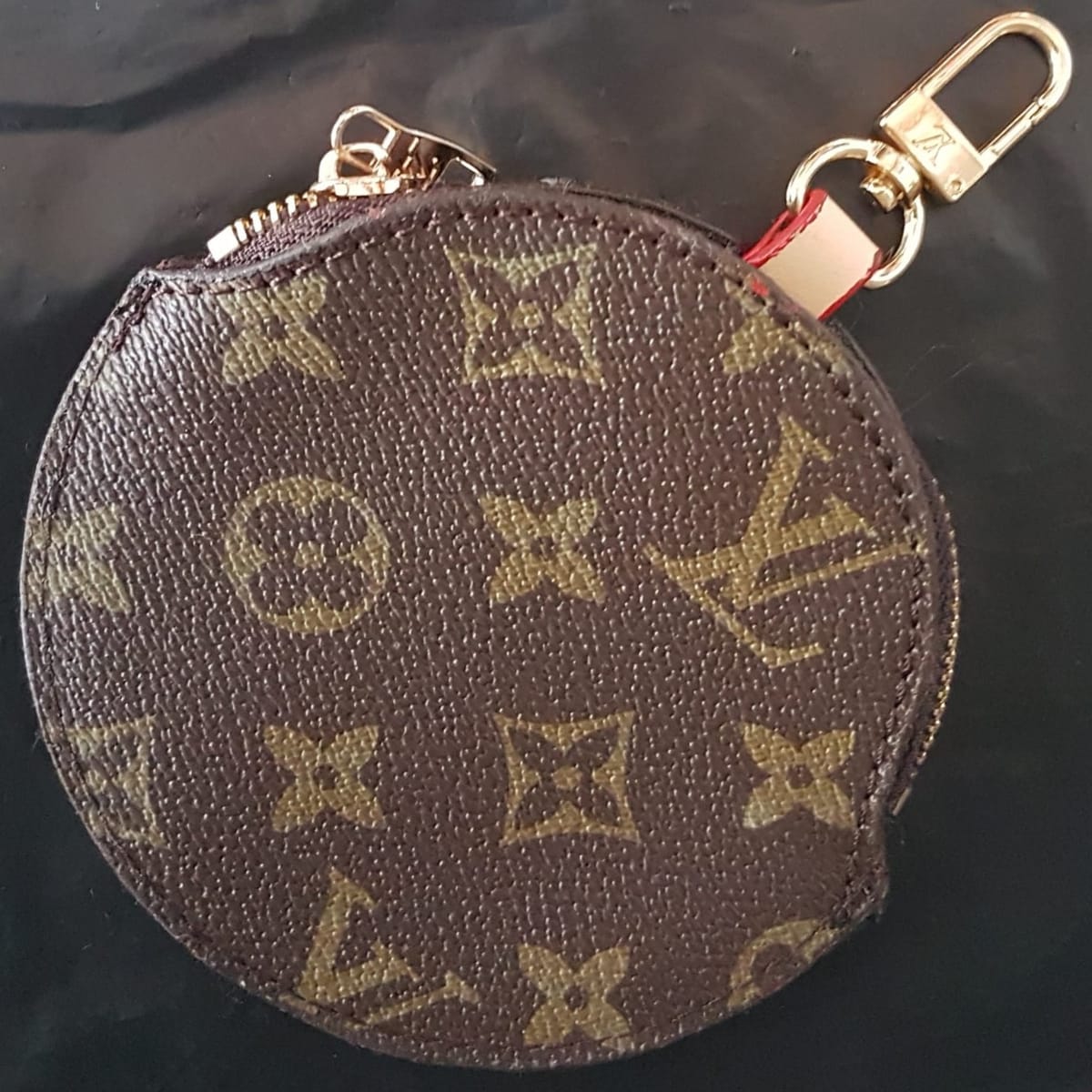 Louis Vuitton  Louis Vuitton Designer Pouch, Monogram, LV Motif, Cool Coin Purse, Cosmopolitan, Luxury Money Bag, Unique Customized Bag, Intricate Oval Shaped Design, Front Satchel, Wallet, Clutch, Sleek Model, Sophistication, Streetwise, Cult Street Fashion - Photo 2