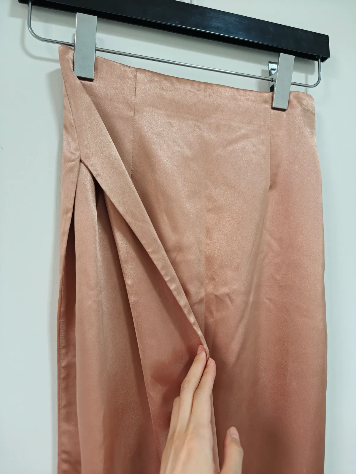 Meshki Chic Satin Midi Skirt - Photo 3