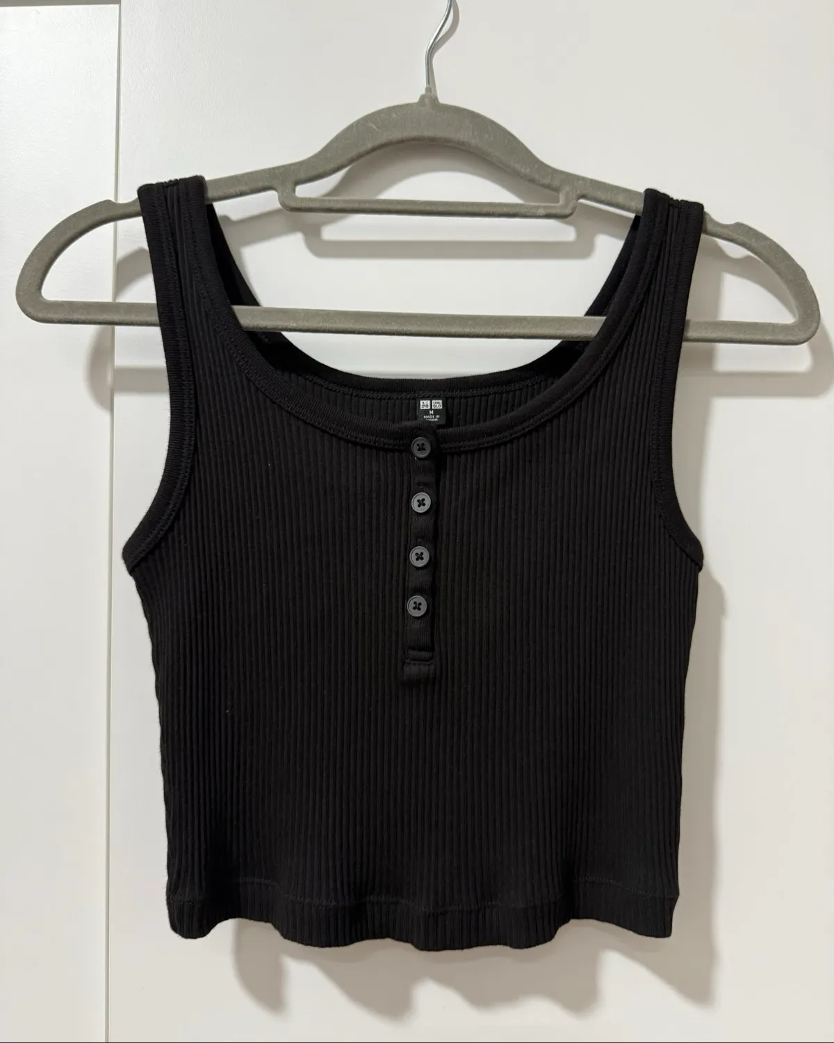 Uniqlo Uniqlo Chic Ribbed Black Crop Tank