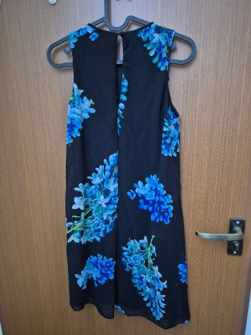 Calvin Klein Sleeveless Calvin Klein Floral Dress 🌸 - Photo 2