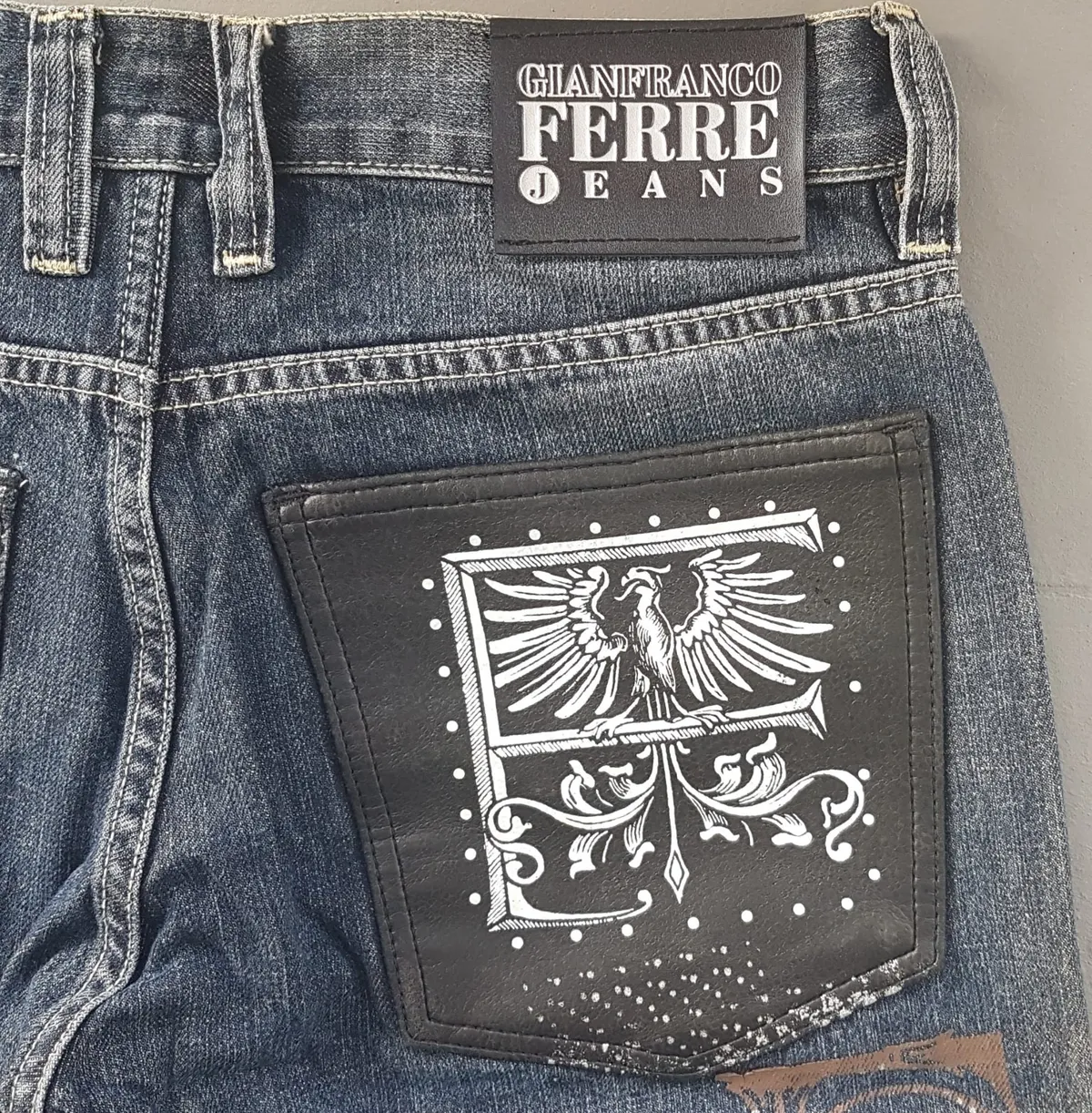 Gianfranco FERRE, ITALY Retro Gianfranco FERRE Denim Jeans, Size 31 Bootcut Jeans, Exquisite GF Patches, Cosmopolitan, Cool Flare Bottoms, ITALIAN Designer Wear, Sophistication, Nostalgic Appeal, Vintage Pants, Timeless Classic, Luxury Living, Pop Culture, Cult Street Fashion - Photo 6