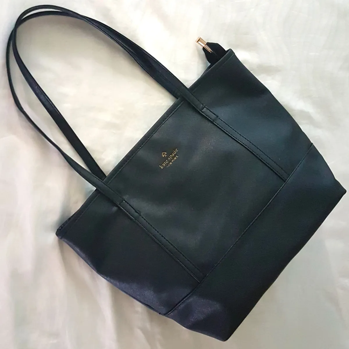 Kate Spade Tote Bag, New York, Cool Handbag, Luxury Living, Shoulder Sling, Cosmopolitan, Duffel, Spacious Carrier, Urban Style, Haute Couture, Chic Designer Hand Carry, Pop Culture, Sophistication, Streetwise, Everyday Bag, Cult Street Fashion